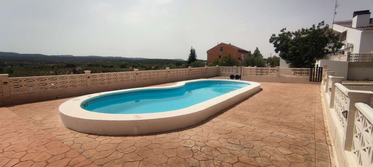 Resale - 9 Bedroom 6 Bathroom Commercial in Ayora - , Ayora, Valencia, Spain - Valencia
