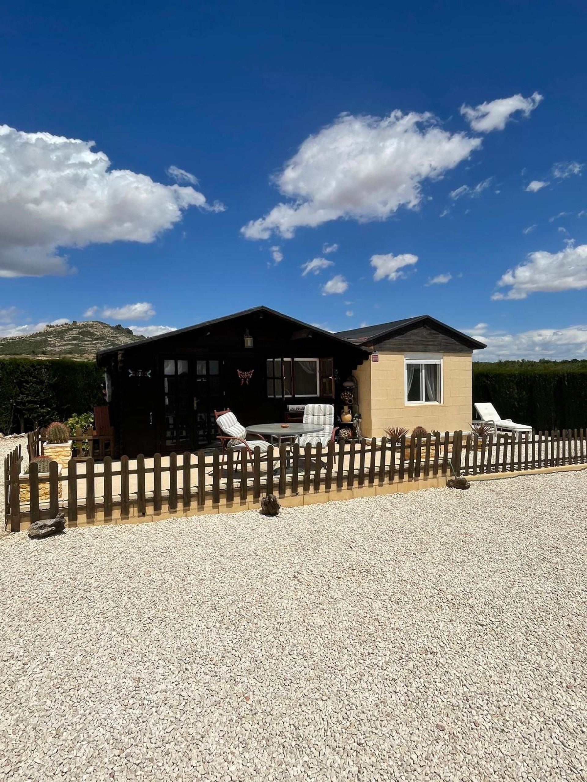 Resale - 4 Bedroom 3 Bathroom Villa in Pinoso -  - Alicante
