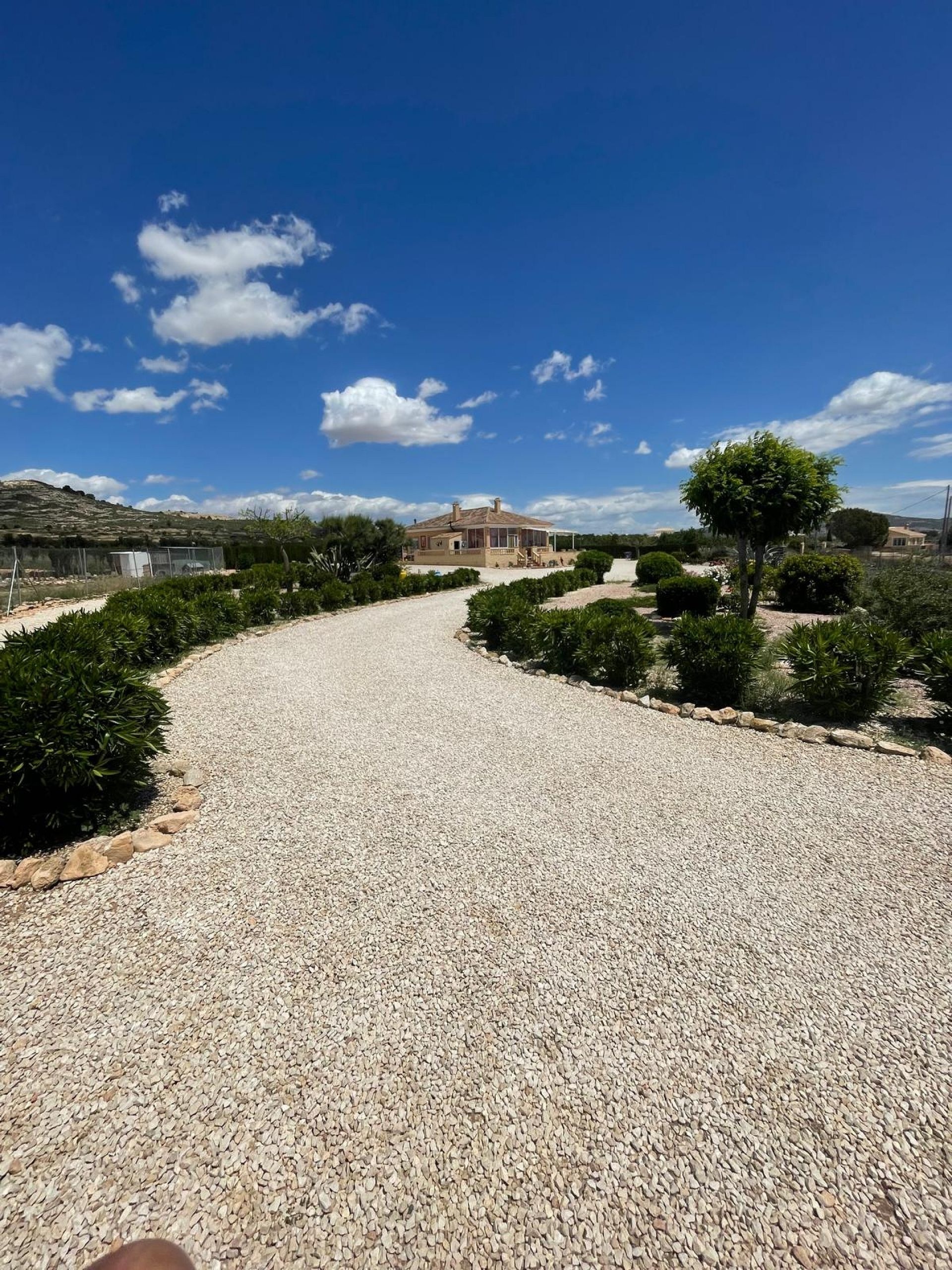 Resale - 4 Bedroom 3 Bathroom Villa in Pinoso -  - Alicante