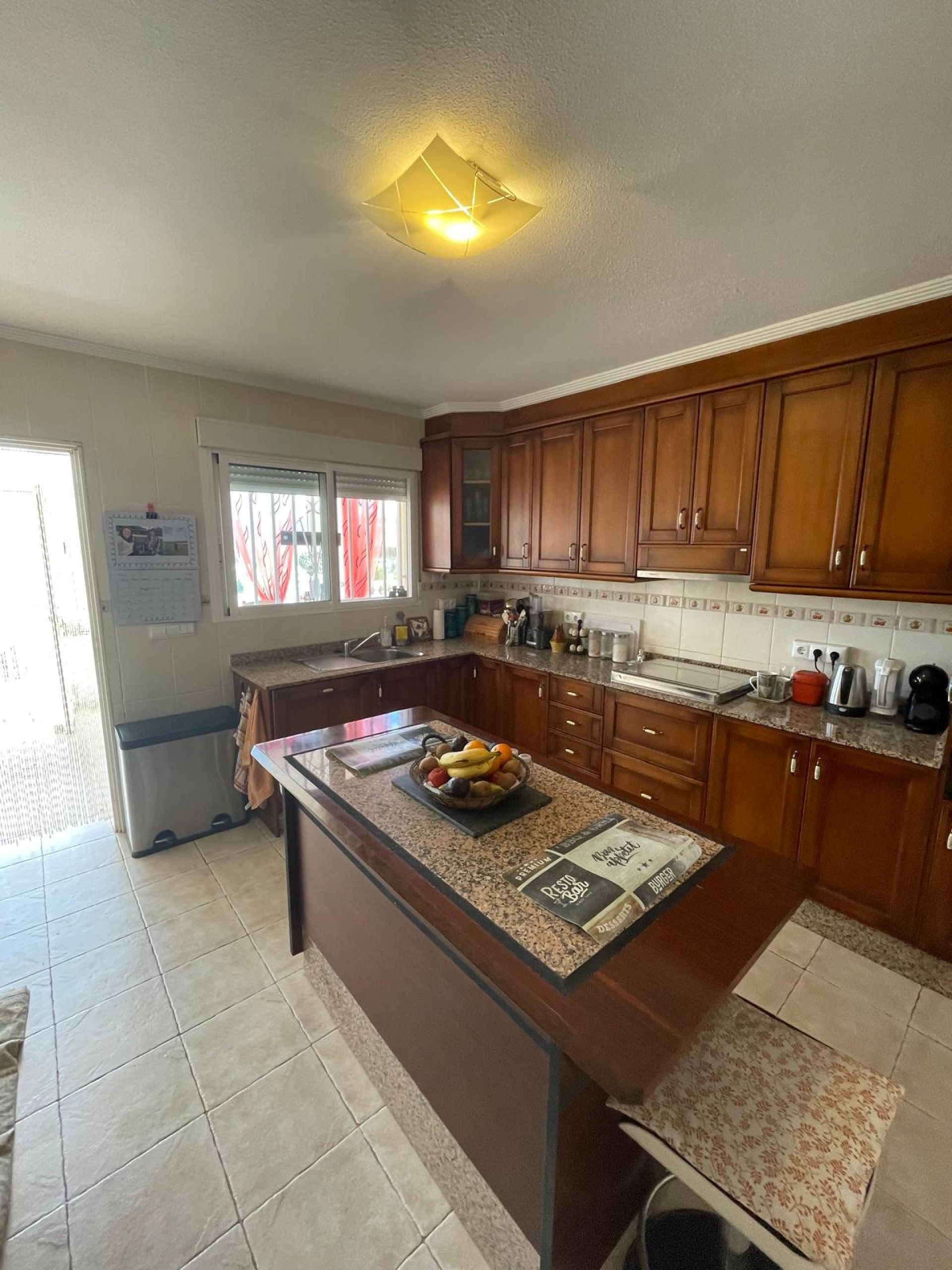 Resale - 4 Bedroom 3 Bathroom Villa in Pinoso -  - Alicante