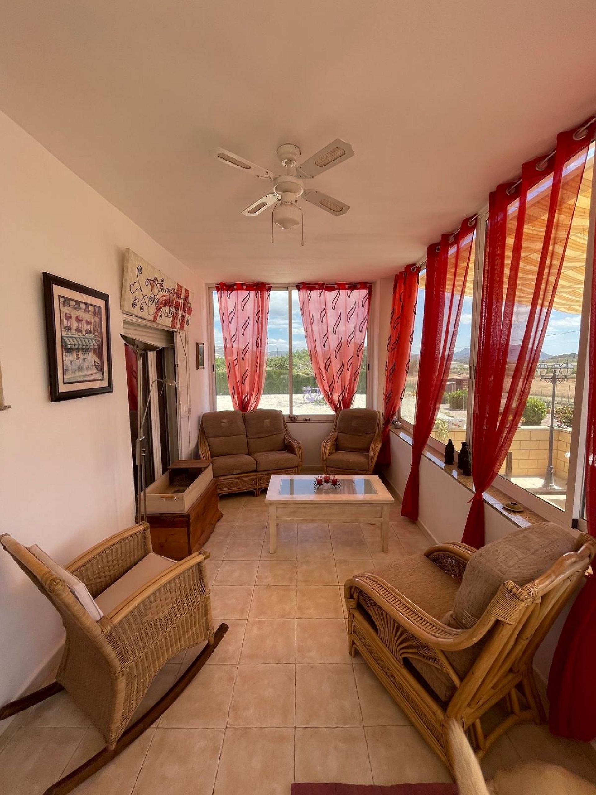 Resale - 4 Bedroom 3 Bathroom Villa in Pinoso -  - Alicante