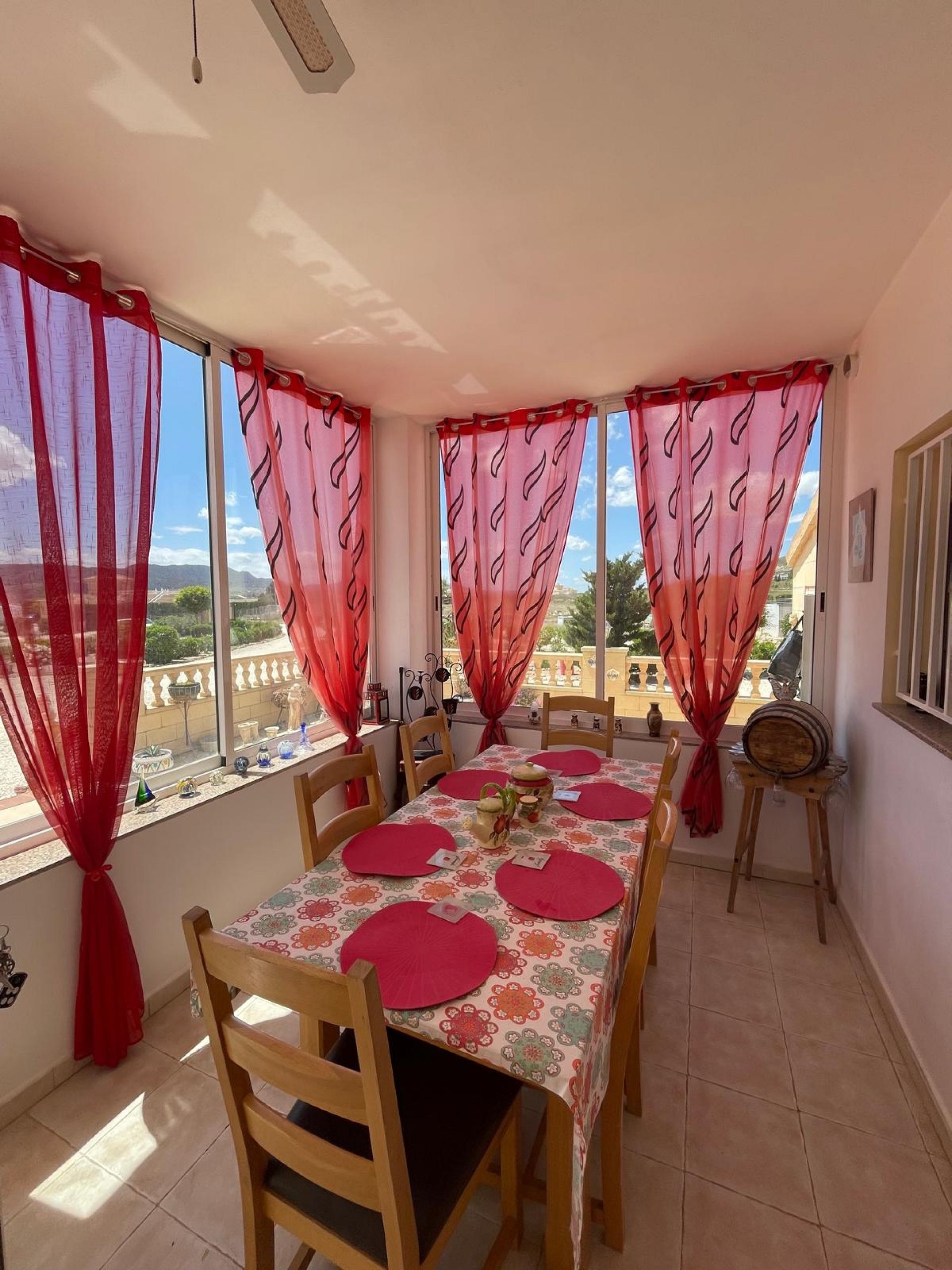 Resale - 4 Bedroom 3 Bathroom Villa in Pinoso -  - Alicante