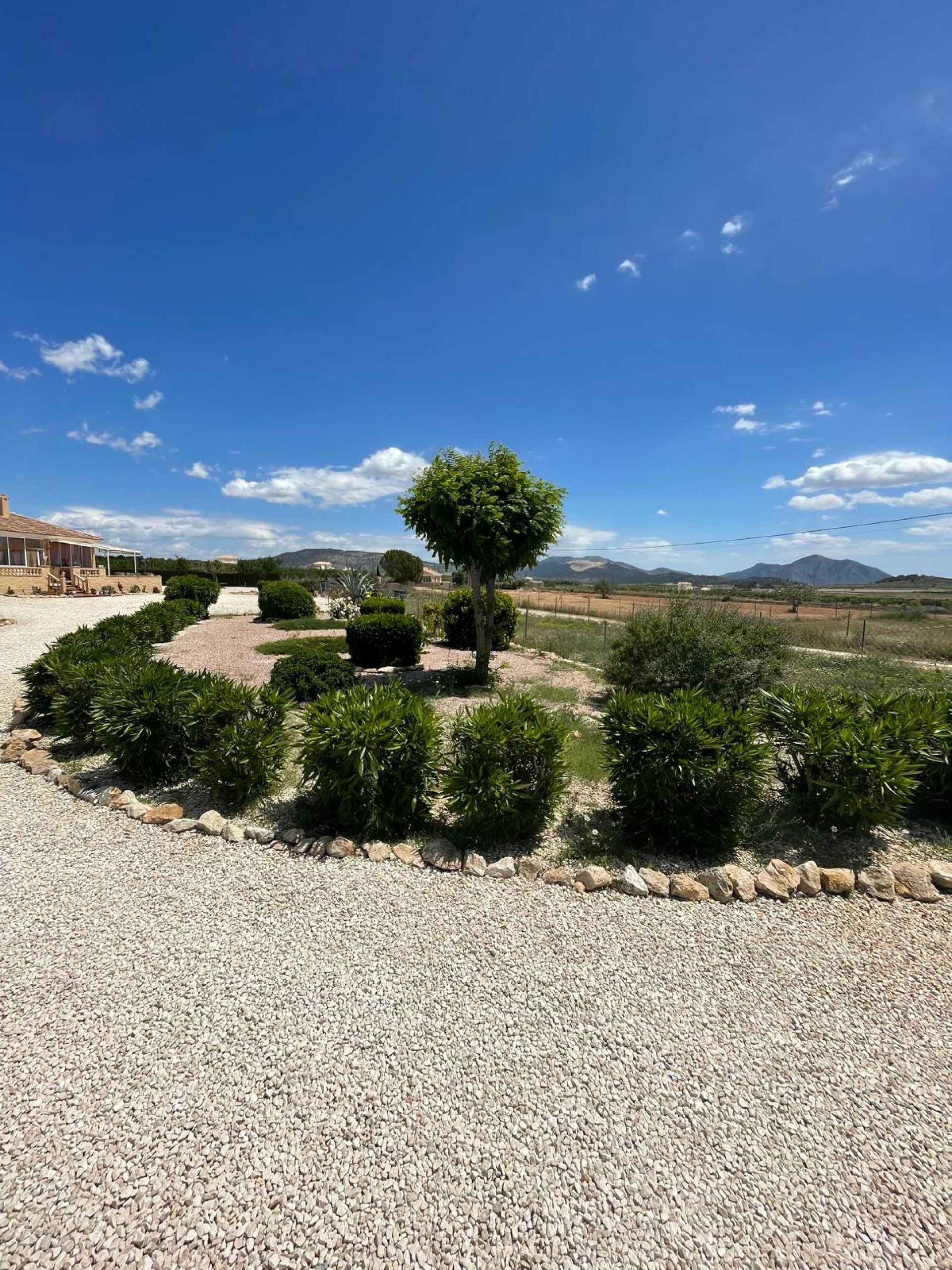 Resale - 4 Bedroom 3 Bathroom Villa in Pinoso -  - Alicante