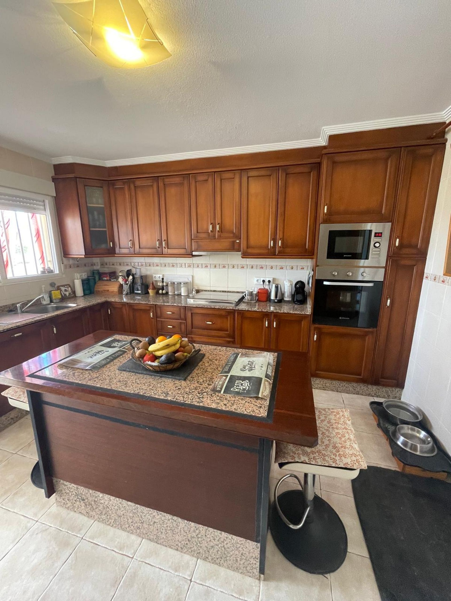 Resale - 4 Bedroom 3 Bathroom Villa in Pinoso -  - Alicante