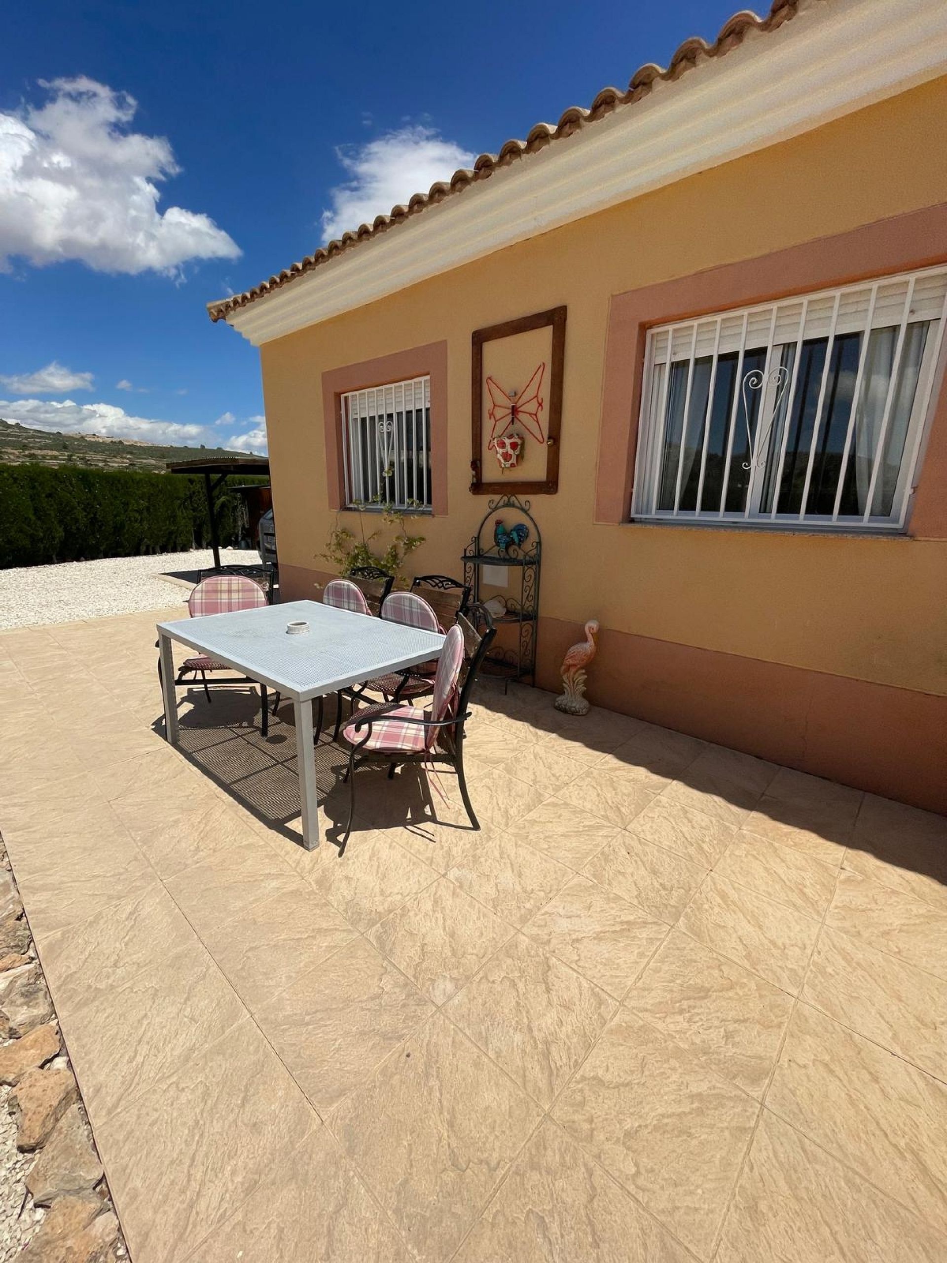 Resale - 4 Bedroom 3 Bathroom Villa in Pinoso -  - Alicante