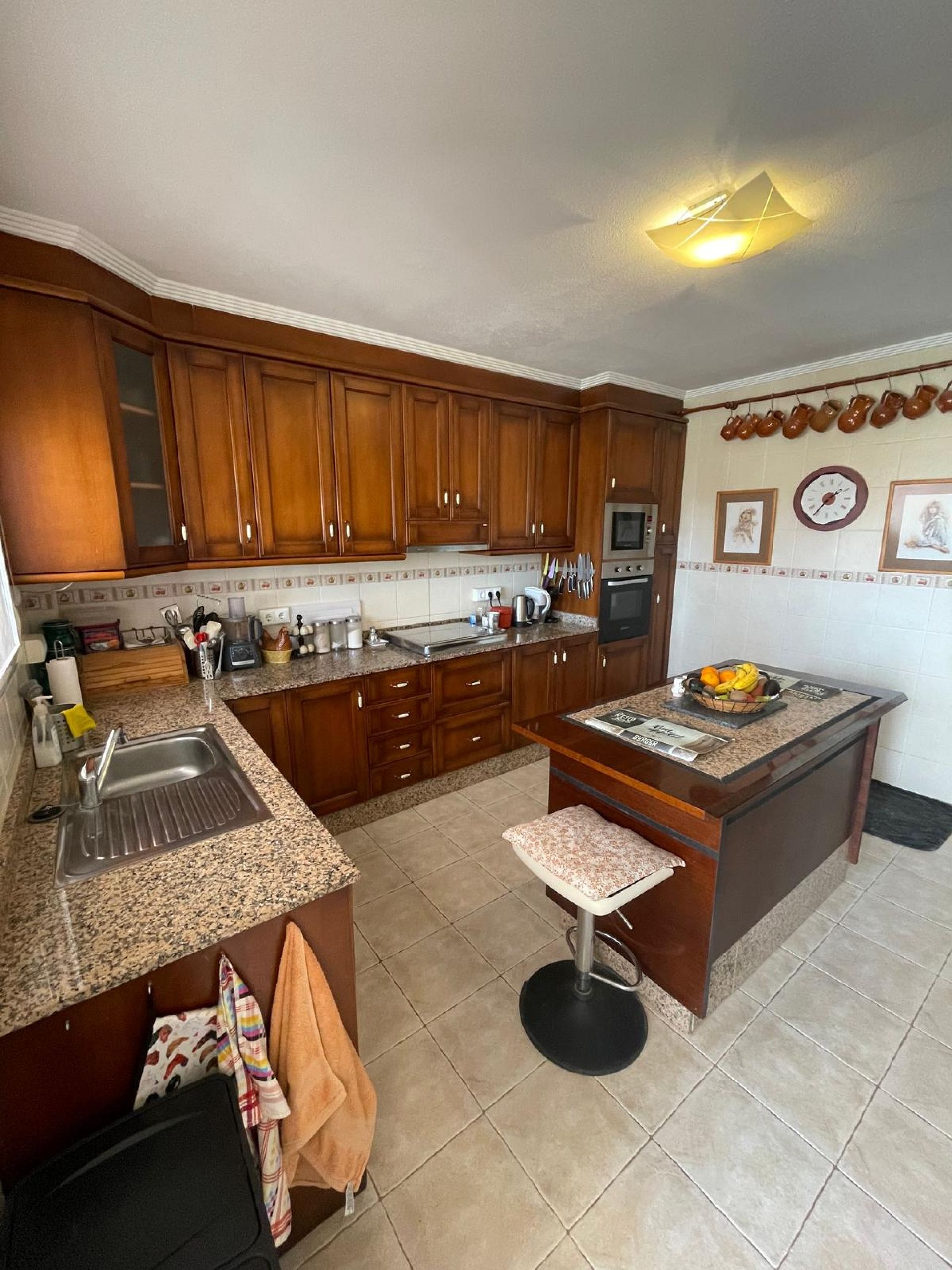 Resale - 4 Bedroom 3 Bathroom Villa in Pinoso -  - Alicante