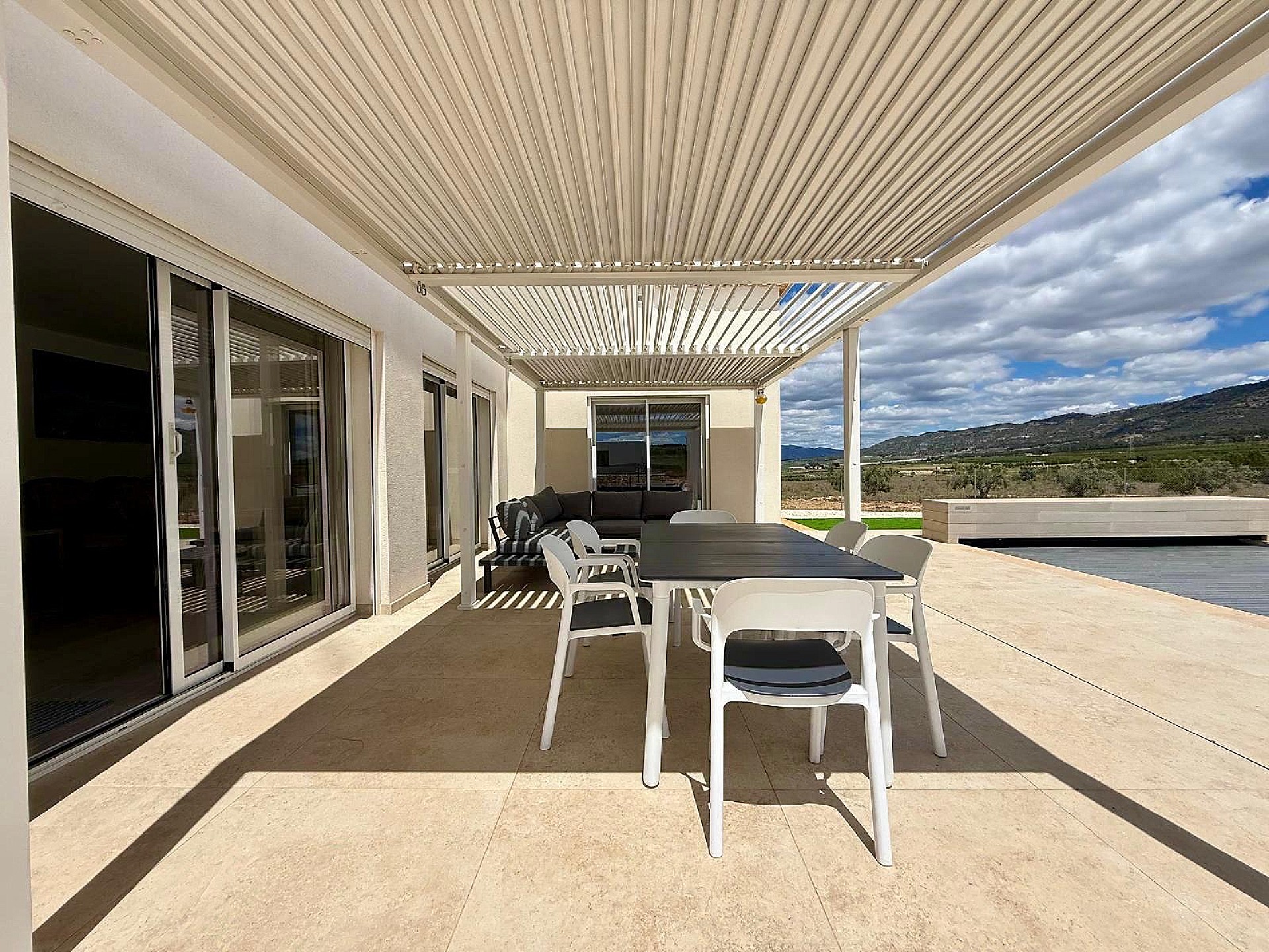 Resale - 3 Bedroom 3 Bathroom Villa in Salinas -  - Alicante