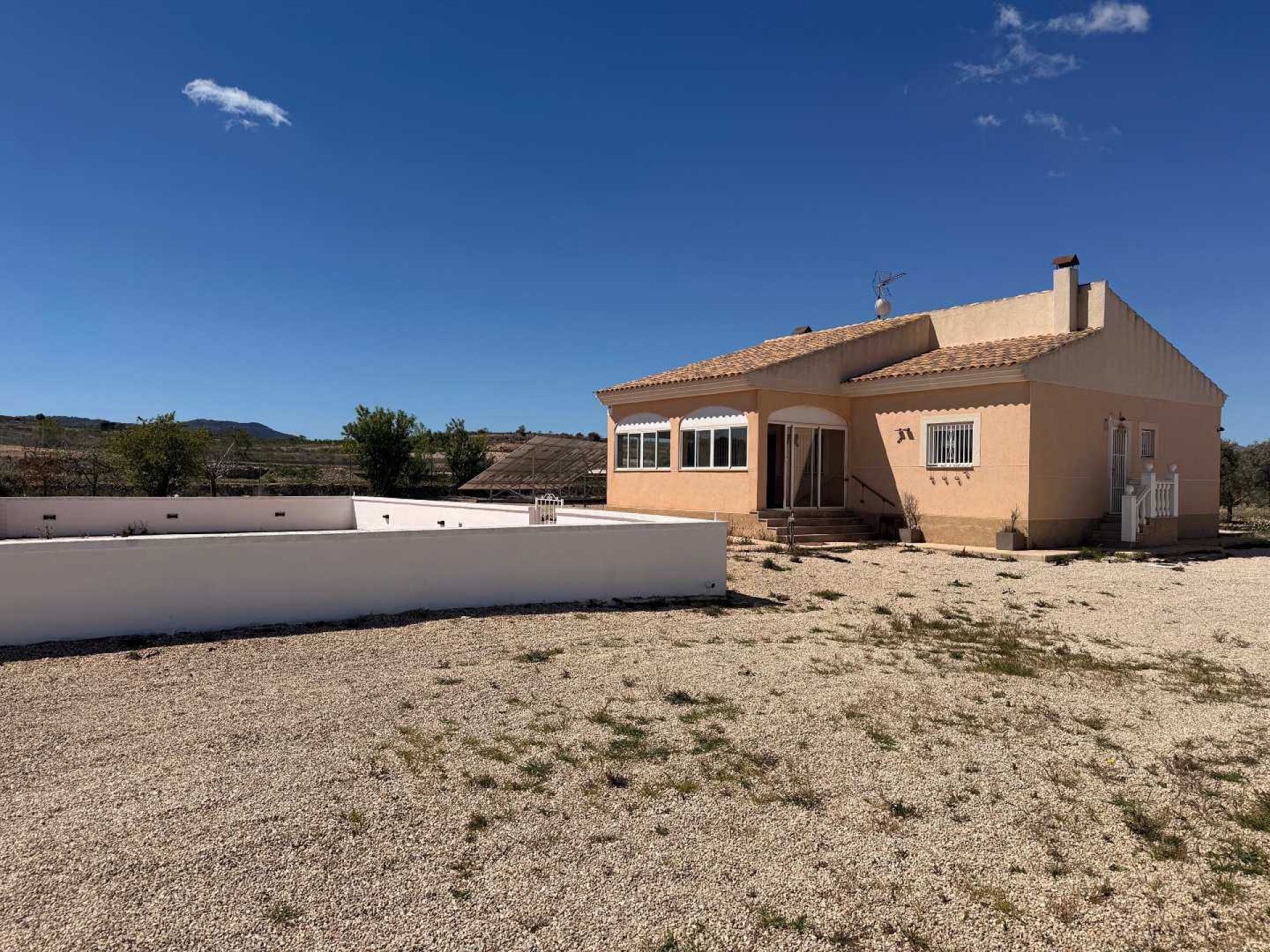 Resale - 3 Bedroom 2 Bathroom Villa in Pinoso -  - Alicante