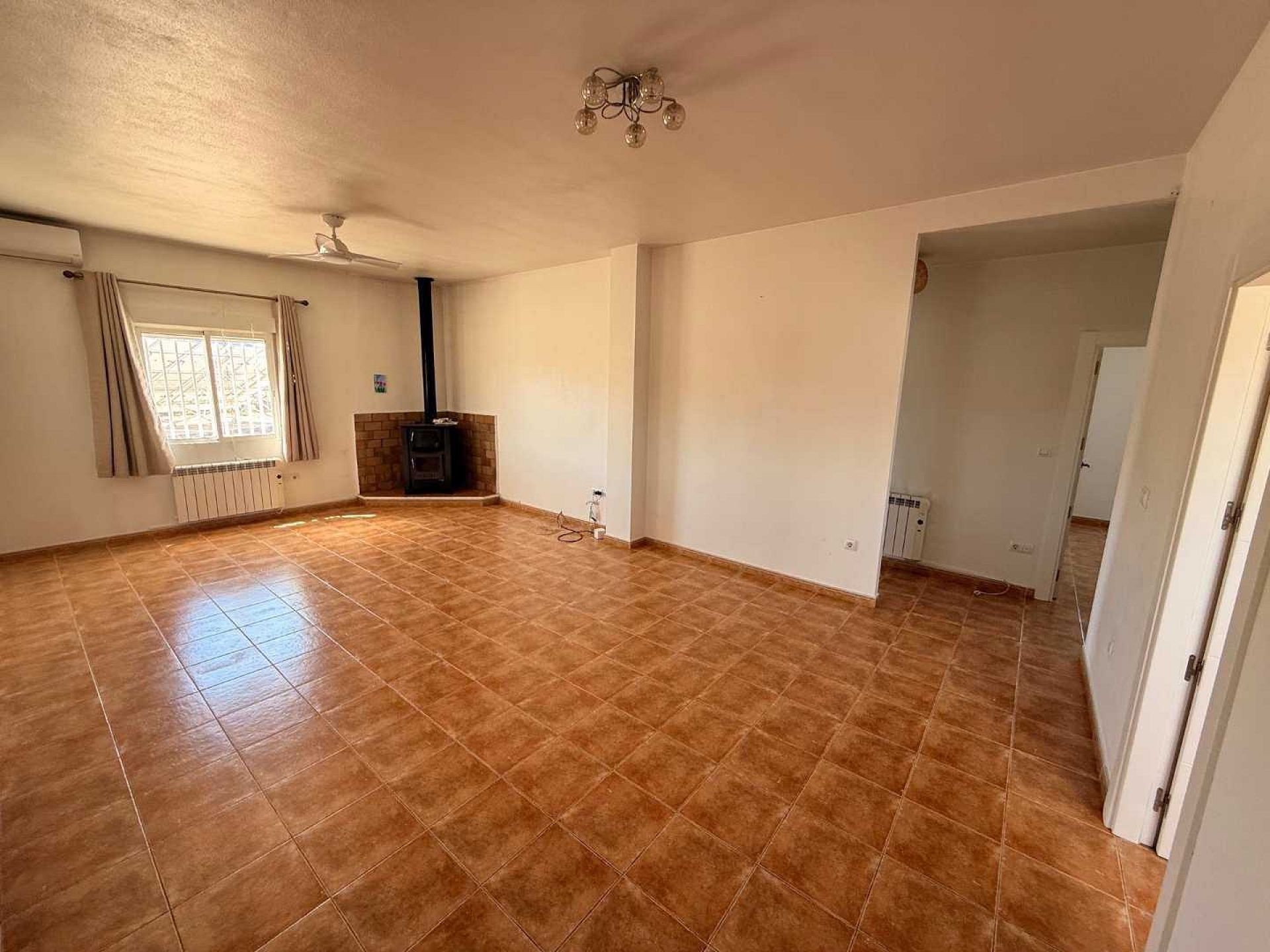 Resale - 3 Bedroom 2 Bathroom Villa in Pinoso -  - Alicante