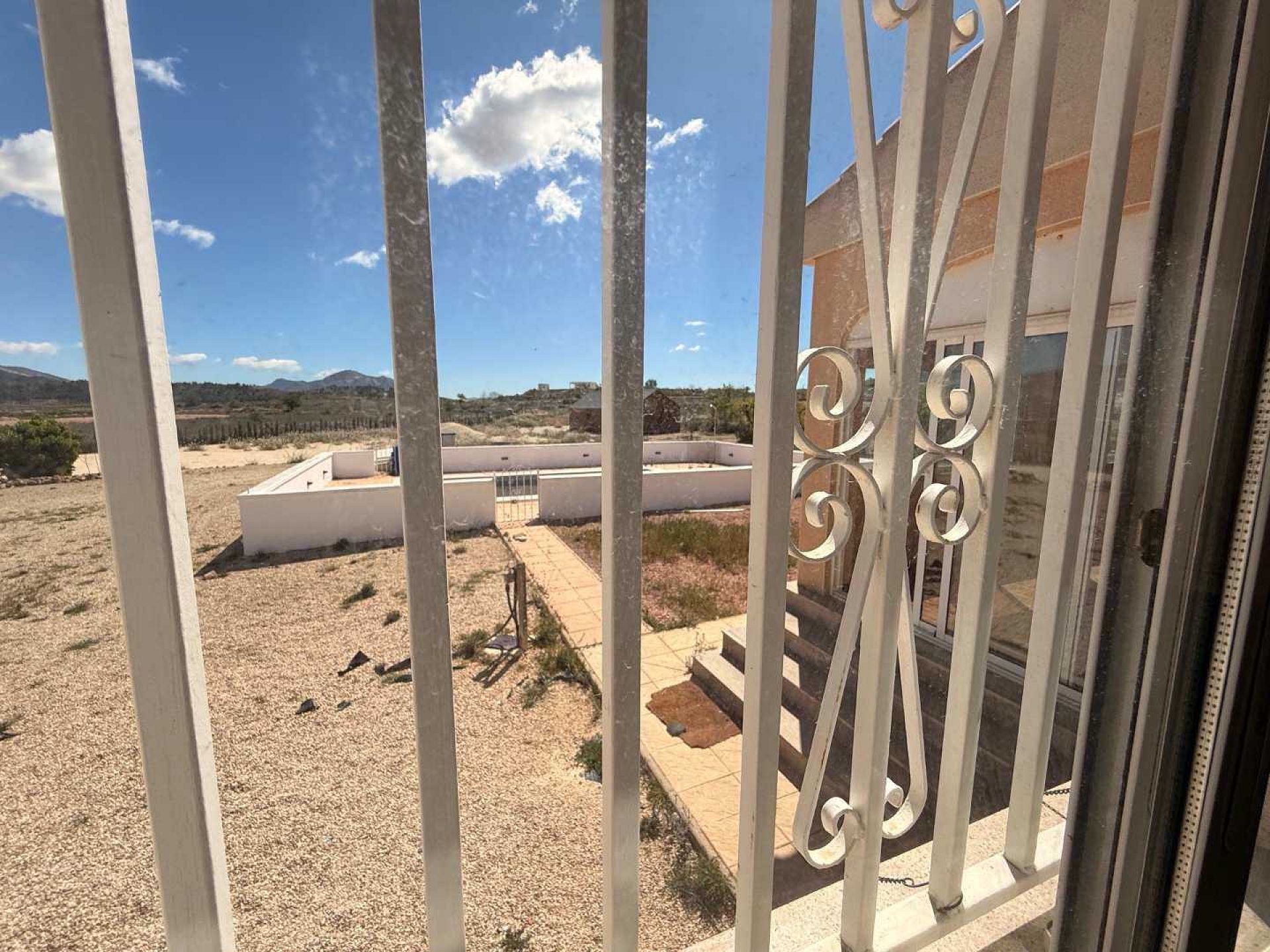 Resale - 3 Bedroom 2 Bathroom Villa in Pinoso -  - Alicante