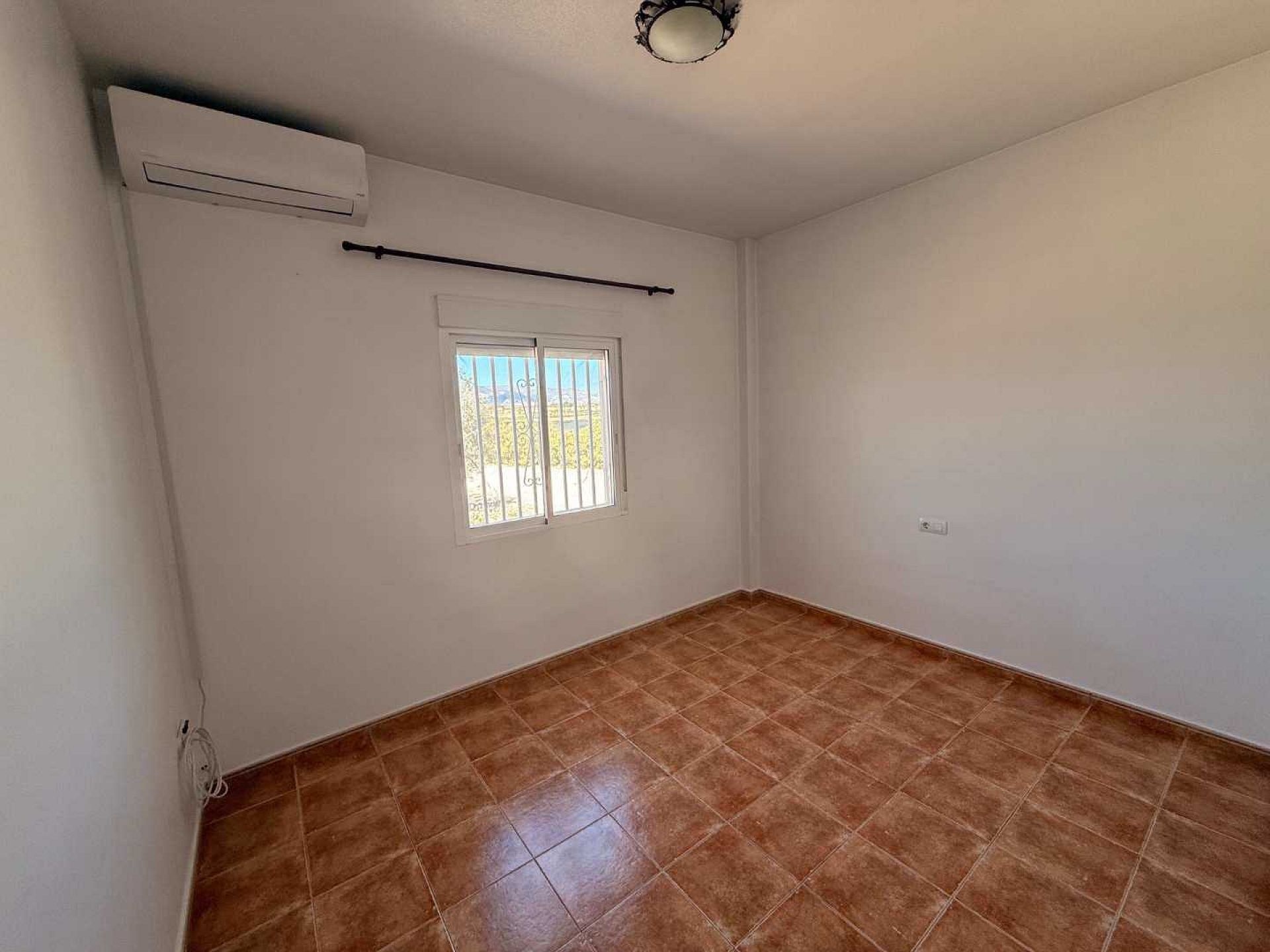 Resale - 3 Bedroom 2 Bathroom Villa in Pinoso -  - Alicante
