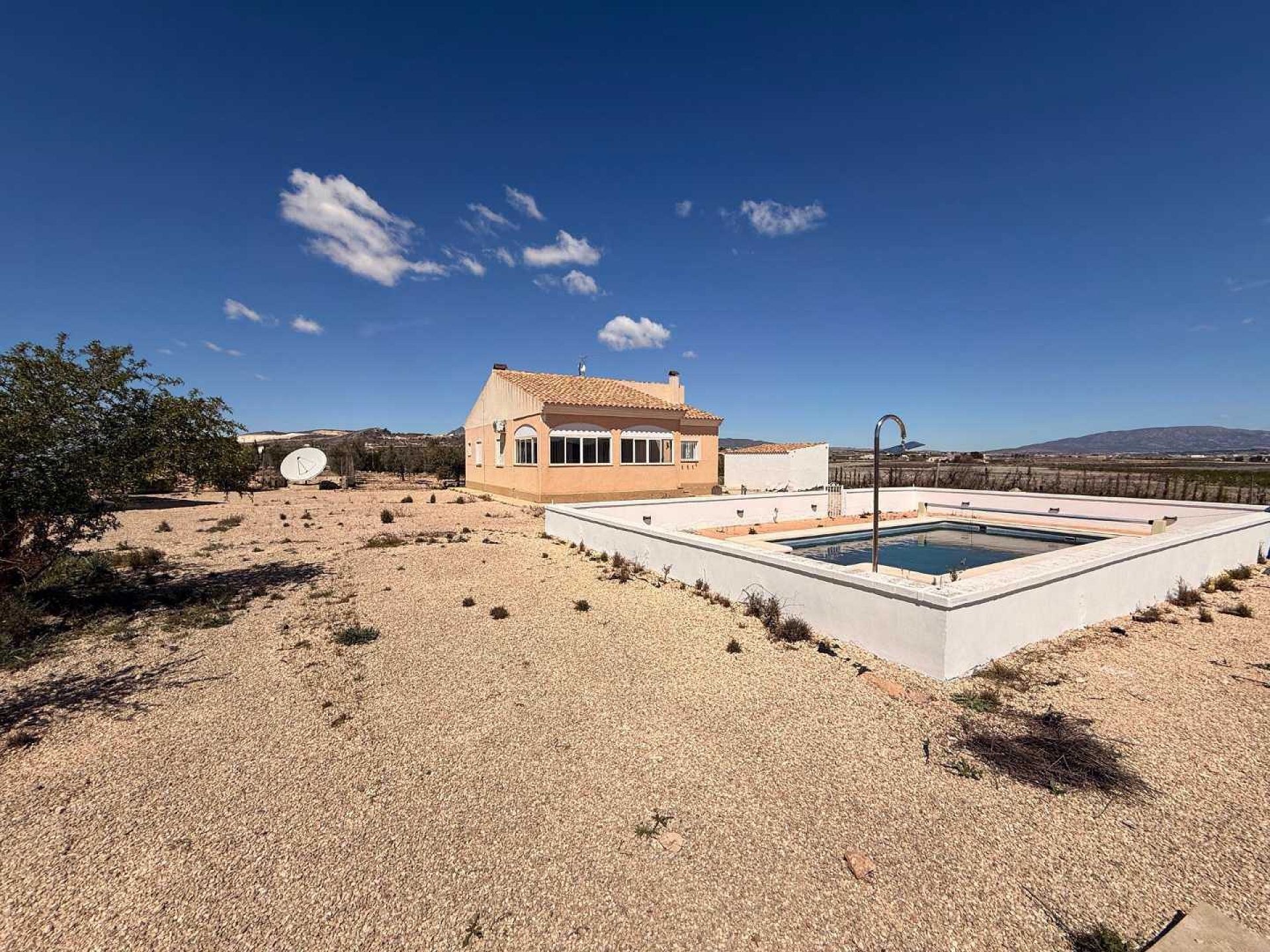 Resale - 3 Bedroom 2 Bathroom Villa in Pinoso -  - Alicante