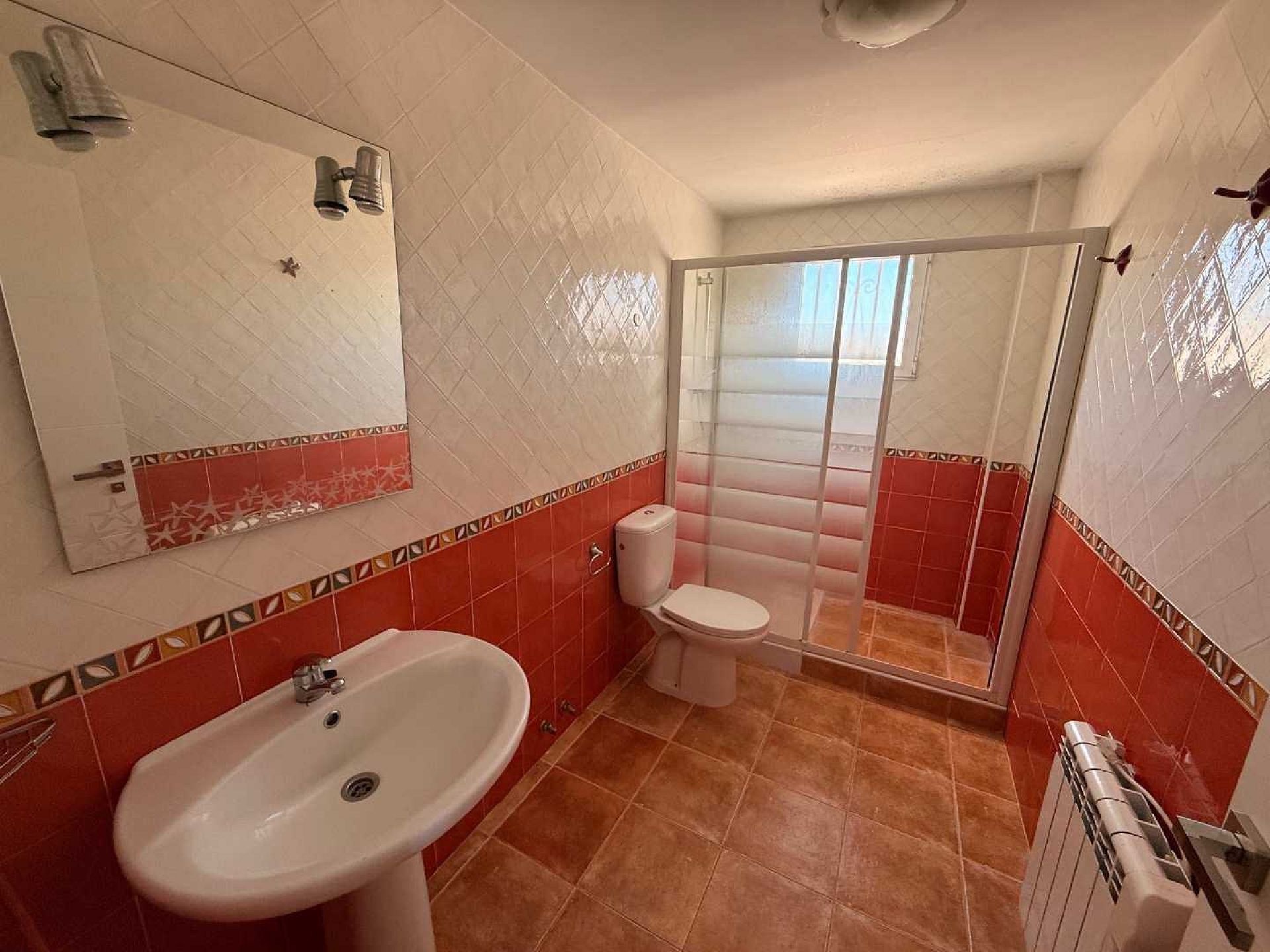 Resale - 3 Bedroom 2 Bathroom Villa in Pinoso -  - Alicante