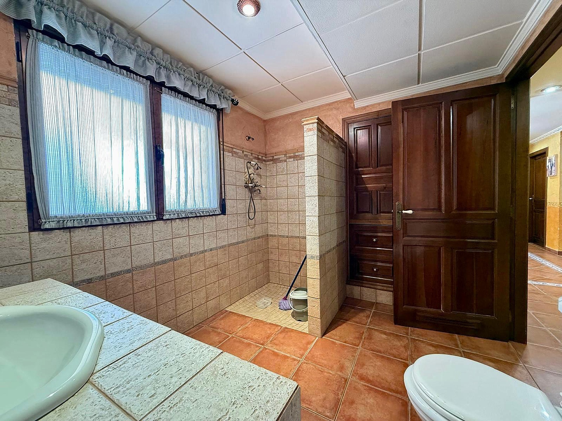Resale - 6 Bedroom 4 Bathroom Villa in Salinas -  - Alicante