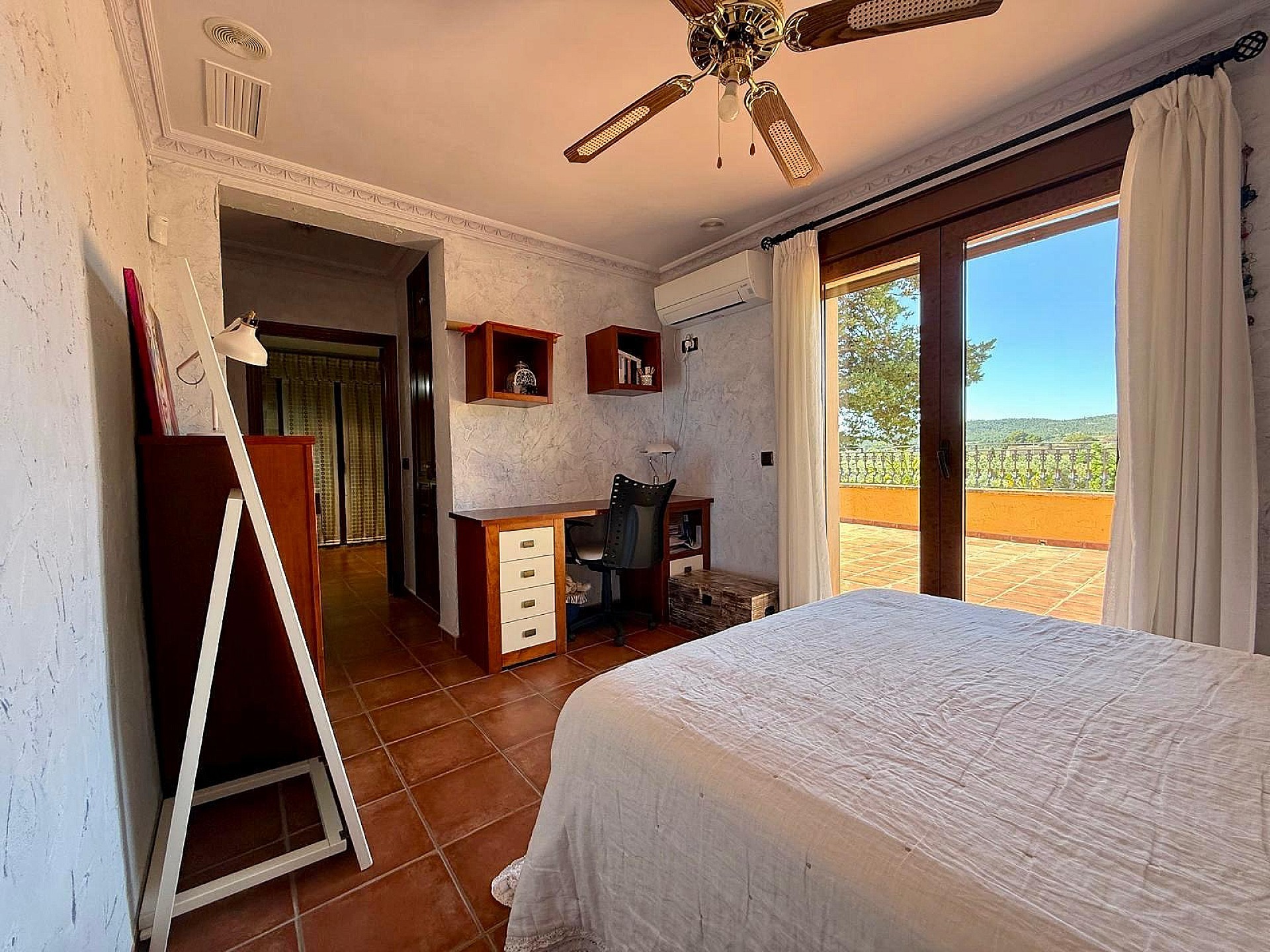 Resale - 6 Bedroom 4 Bathroom Villa in Salinas -  - Alicante