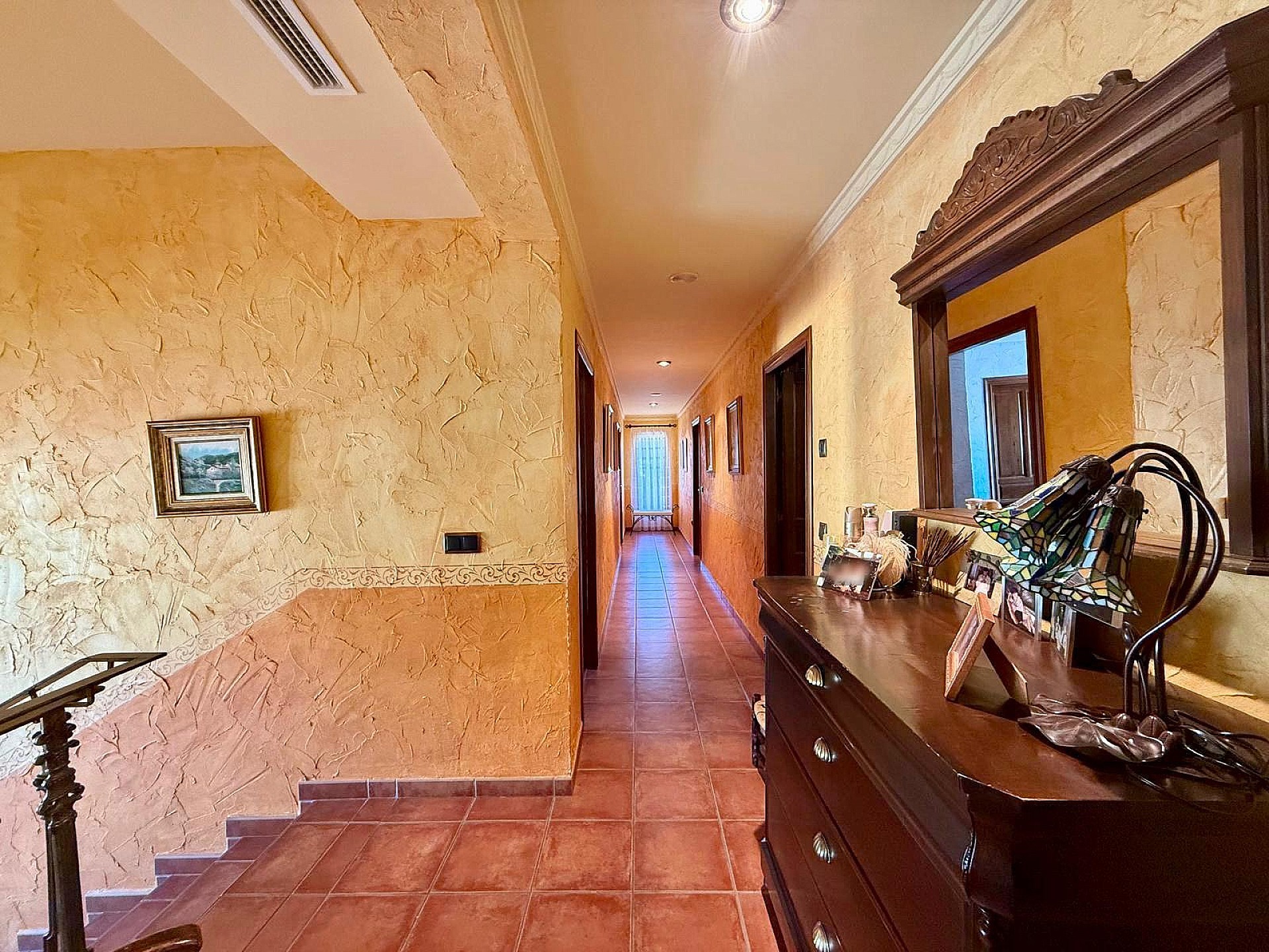 Resale - 6 Bedroom 4 Bathroom Villa in Salinas -  - Alicante