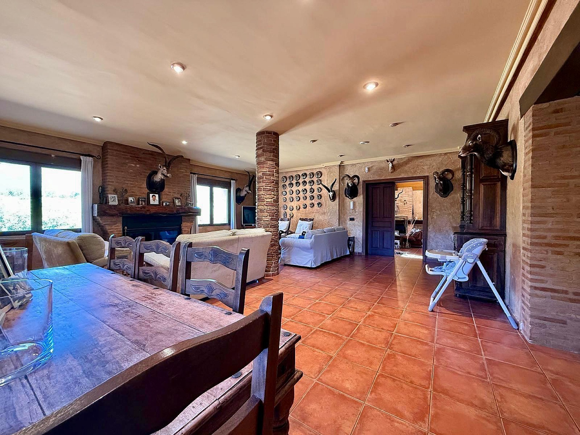 Resale - 6 Bedroom 4 Bathroom Villa in Salinas -  - Alicante