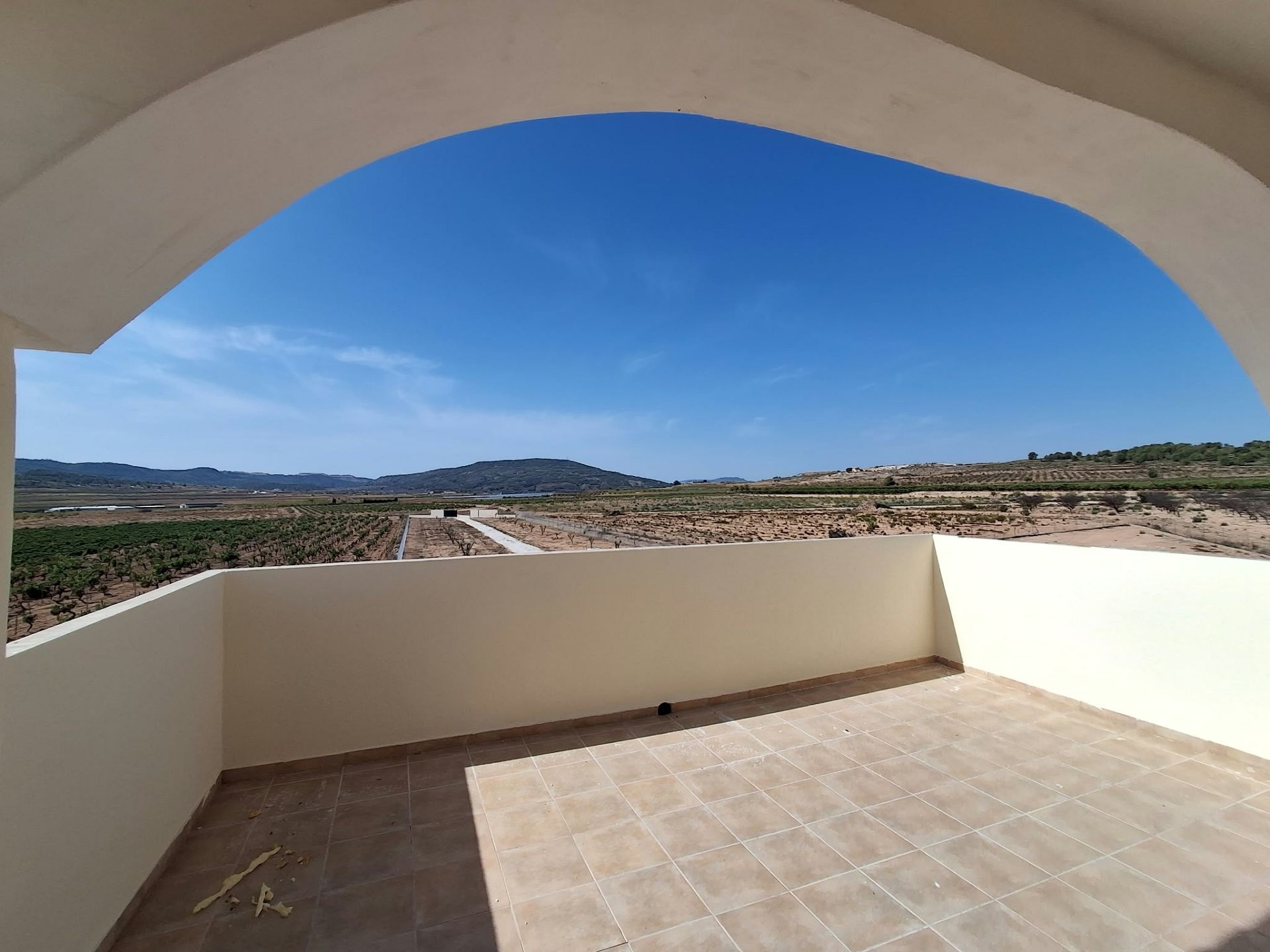 Resale - 5 Bedroom 3 Bathroom Country house in Pinoso -  - Alicante