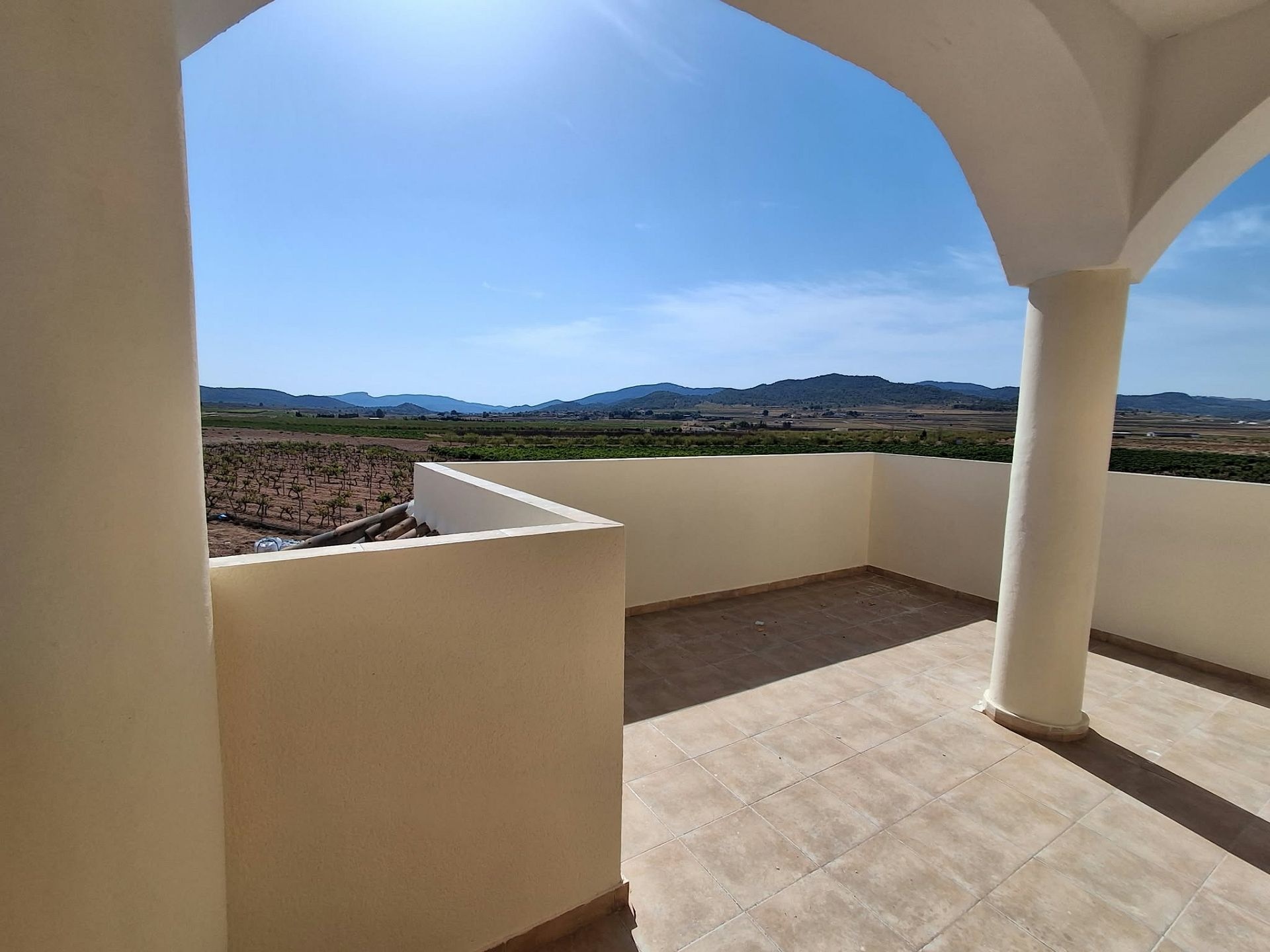 Resale - 5 Bedroom 3 Bathroom Country house in Pinoso -  - Alicante