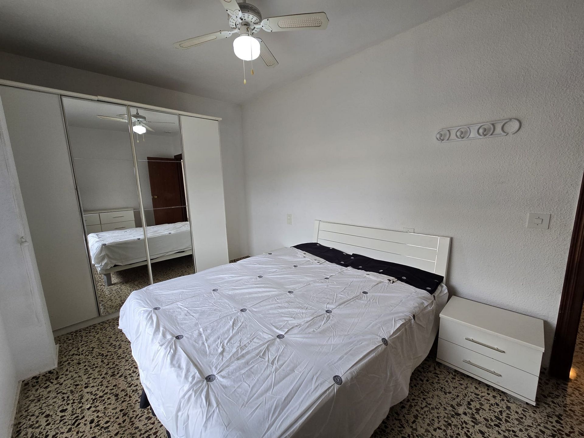 Resale - 4 Bedroom 2 Bathroom Apartment in Salinas -  - Alicante
