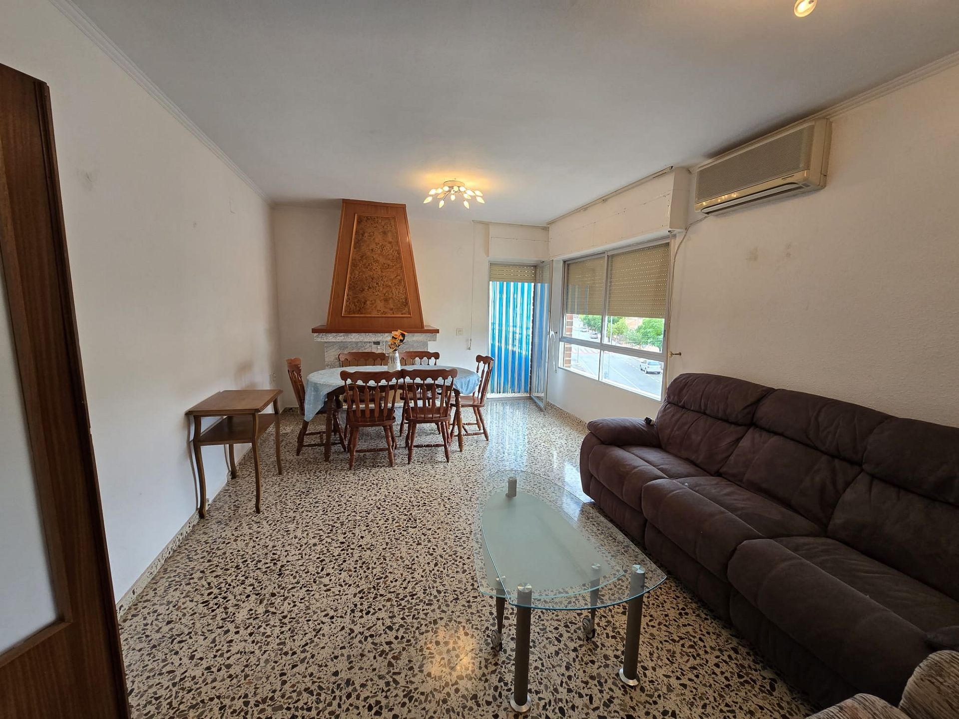 Resale - 4 Bedroom 2 Bathroom Apartment in Salinas -  - Alicante