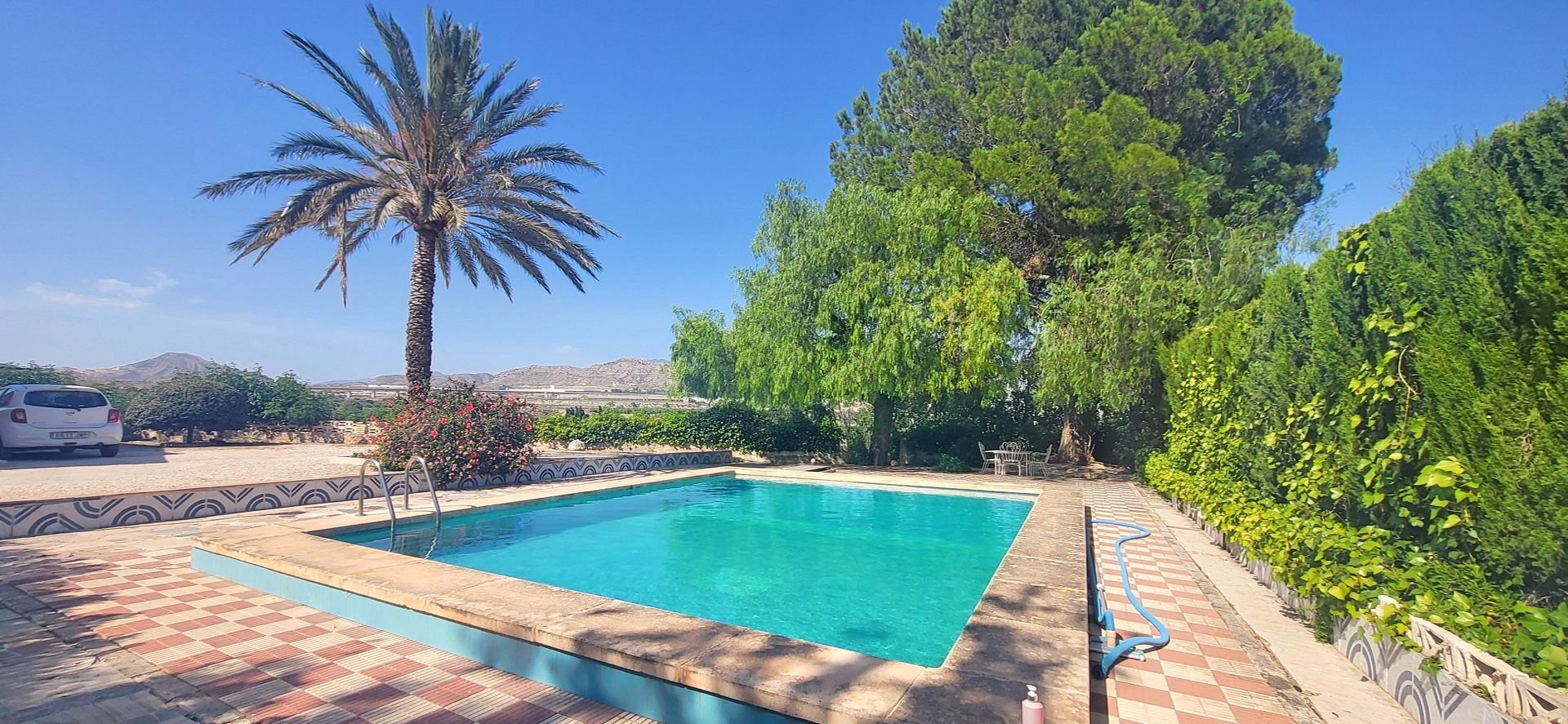 Resale - 4 Bedroom 1 Bathroom Villa in Novelda -  - Alicante