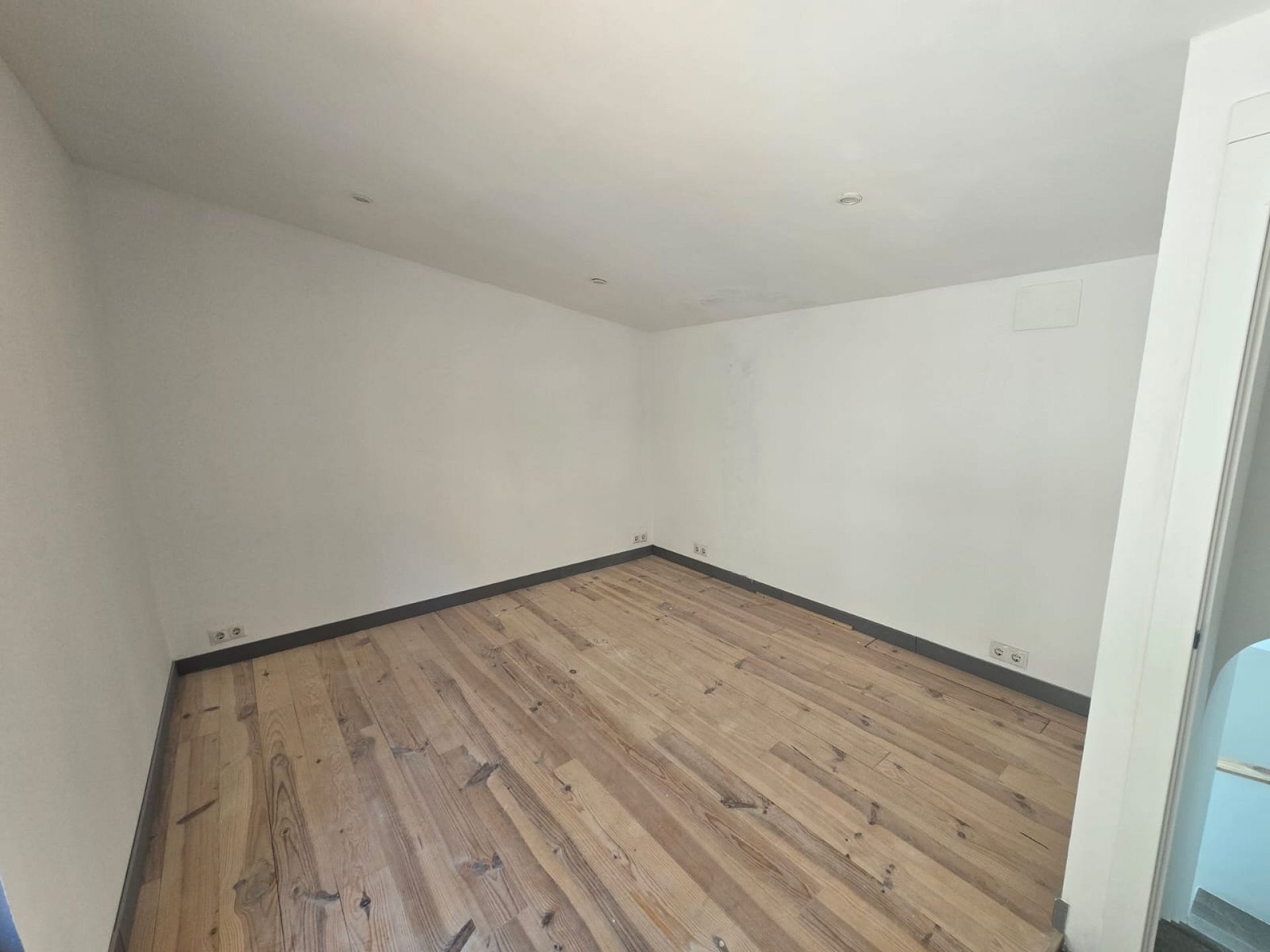 Resale - 3 Bedroom 2 Bathroom Townhouse in Sax -  - Alicante
