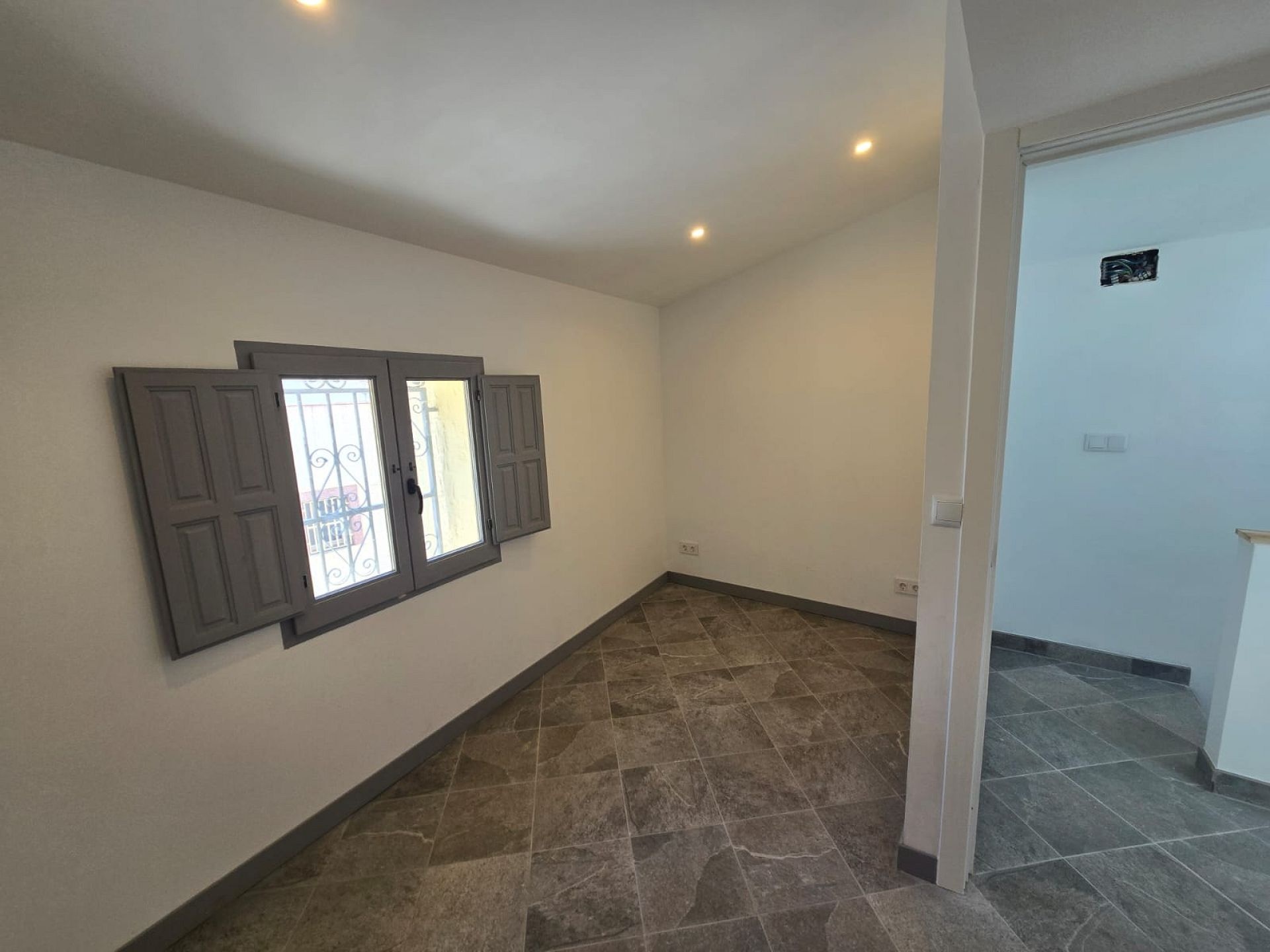 Resale - 3 Bedroom 2 Bathroom Townhouse in Sax -  - Alicante