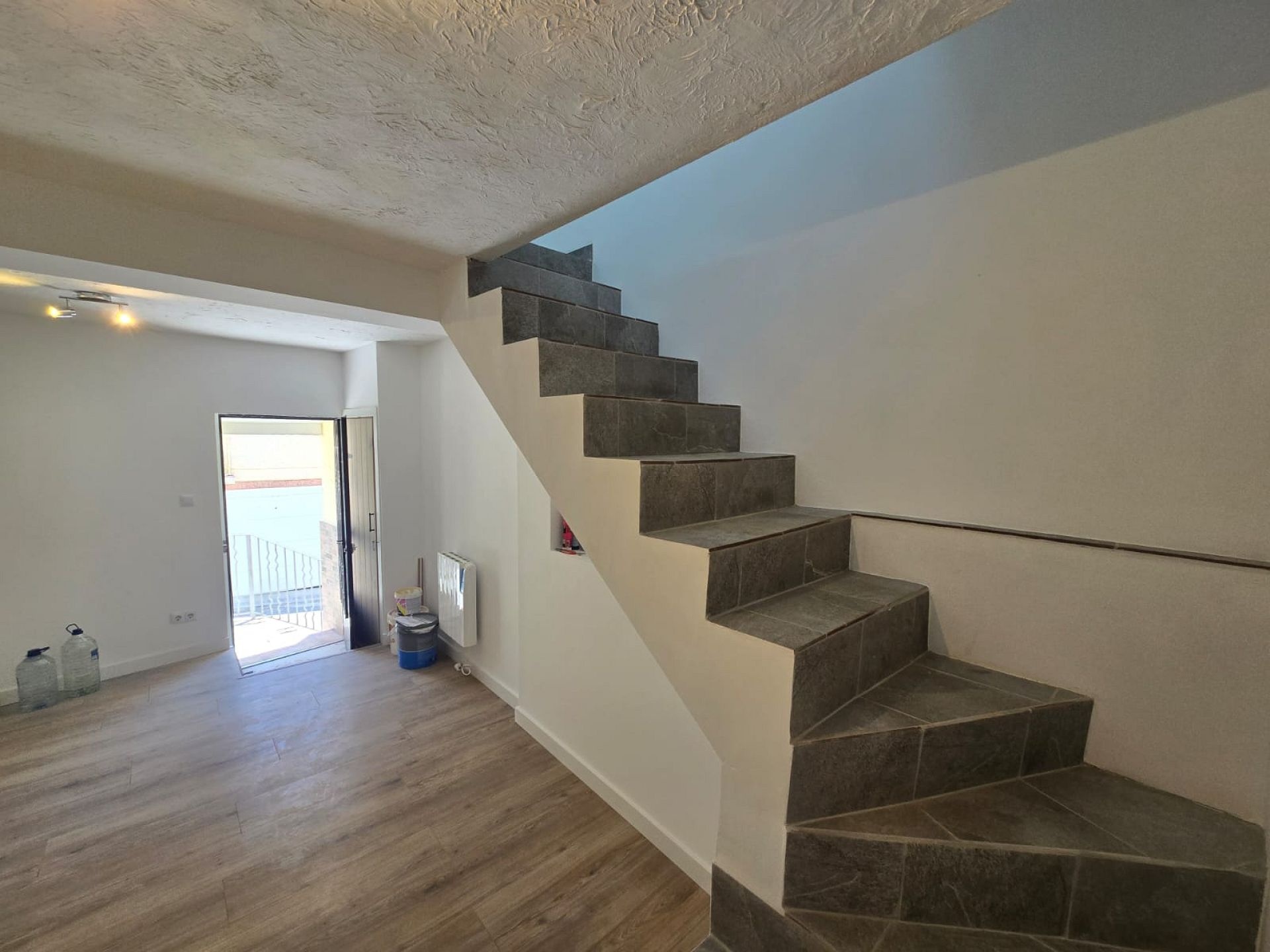 Resale - 3 Bedroom 2 Bathroom Townhouse in Sax -  - Alicante