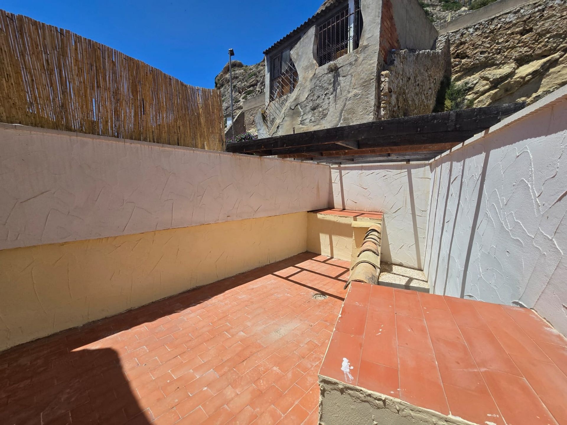 Resale - 3 Bedroom 2 Bathroom Townhouse in Sax -  - Alicante