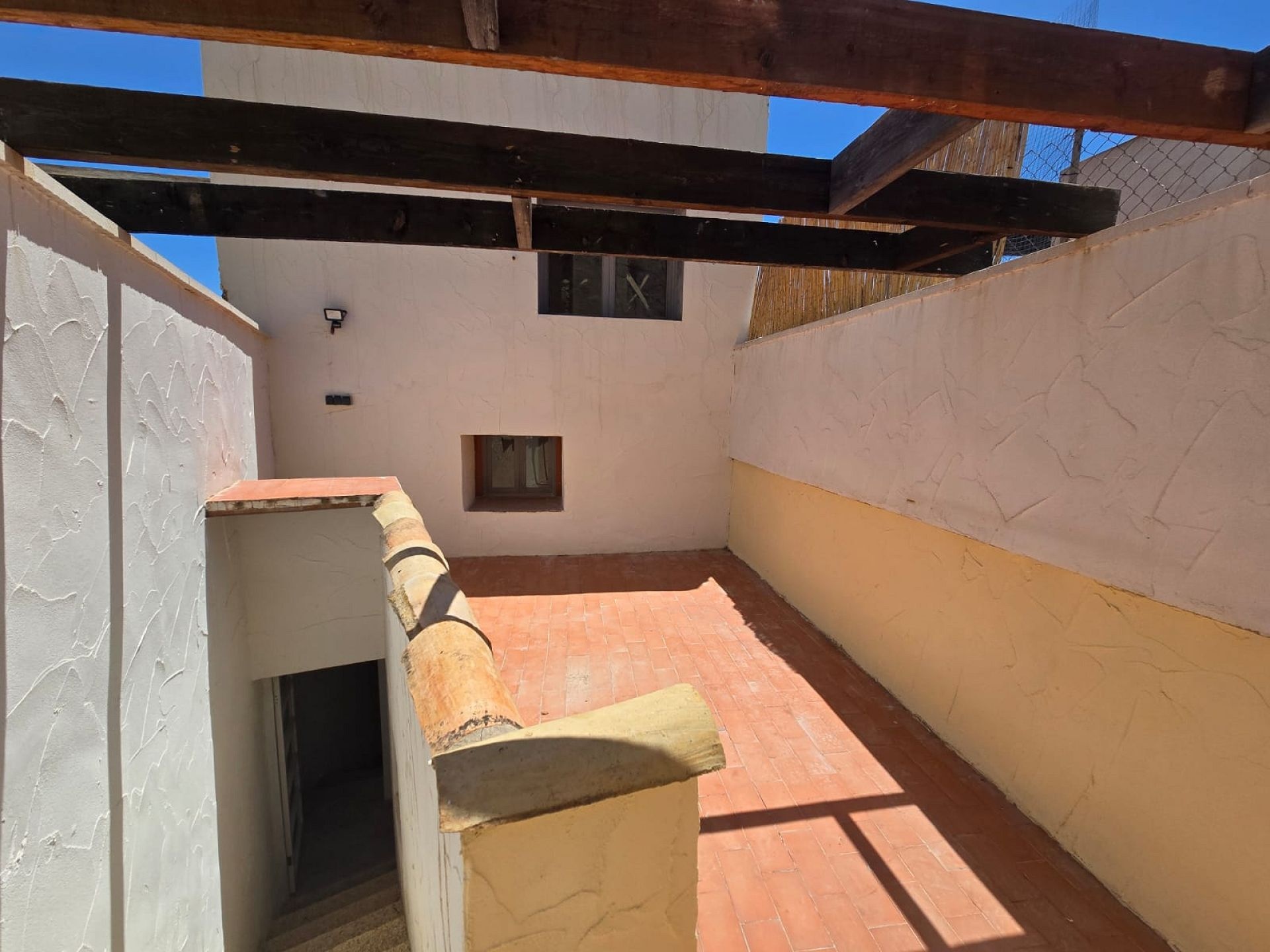 Resale - 3 Bedroom 2 Bathroom Townhouse in Sax -  - Alicante