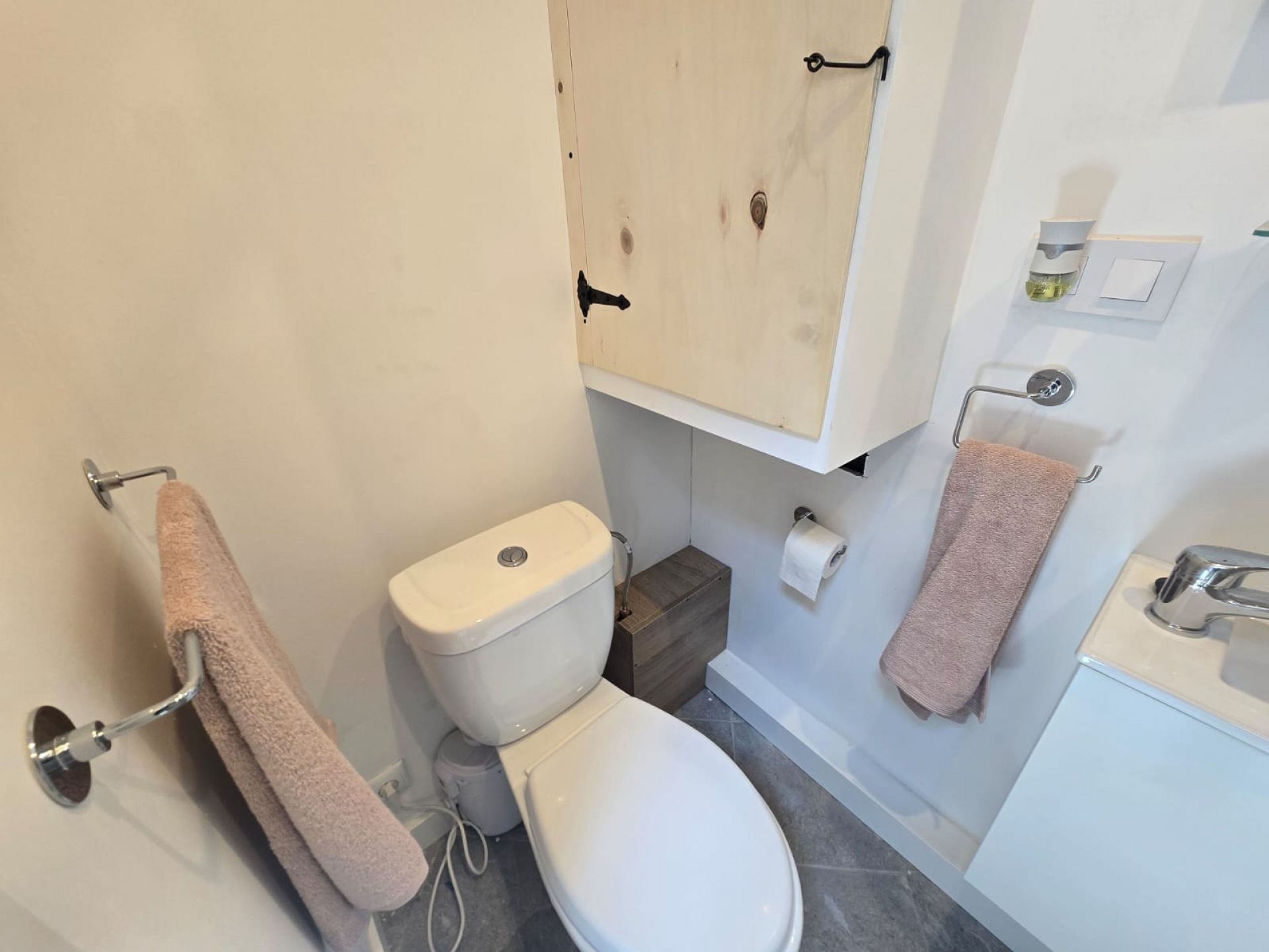 Resale - 3 Bedroom 2 Bathroom Townhouse in Sax -  - Alicante