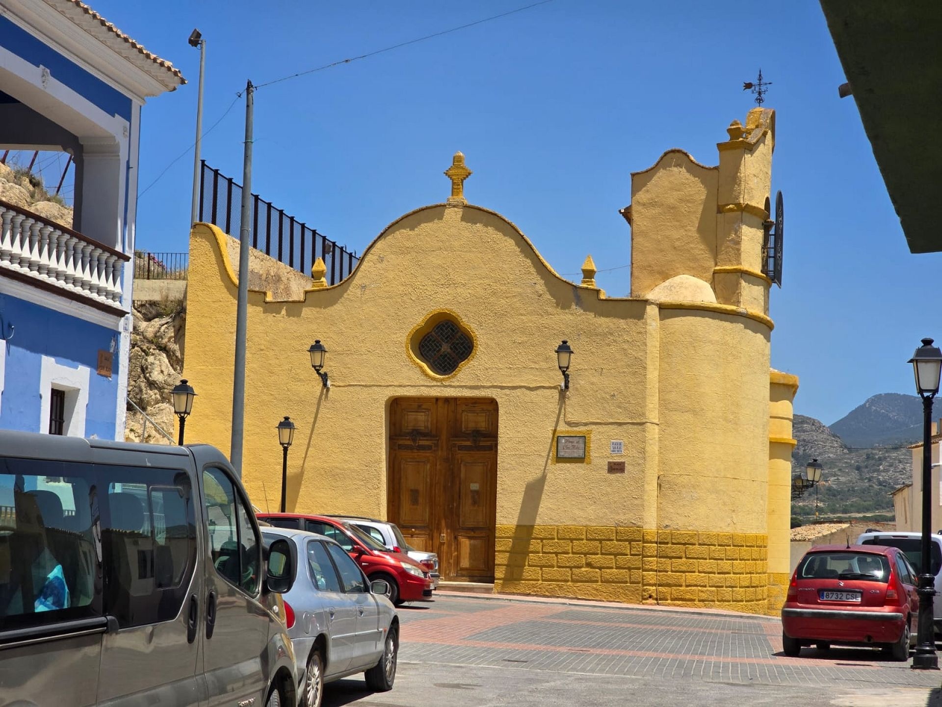 Resale - 3 Bedroom 2 Bathroom Townhouse in Sax -  - Alicante