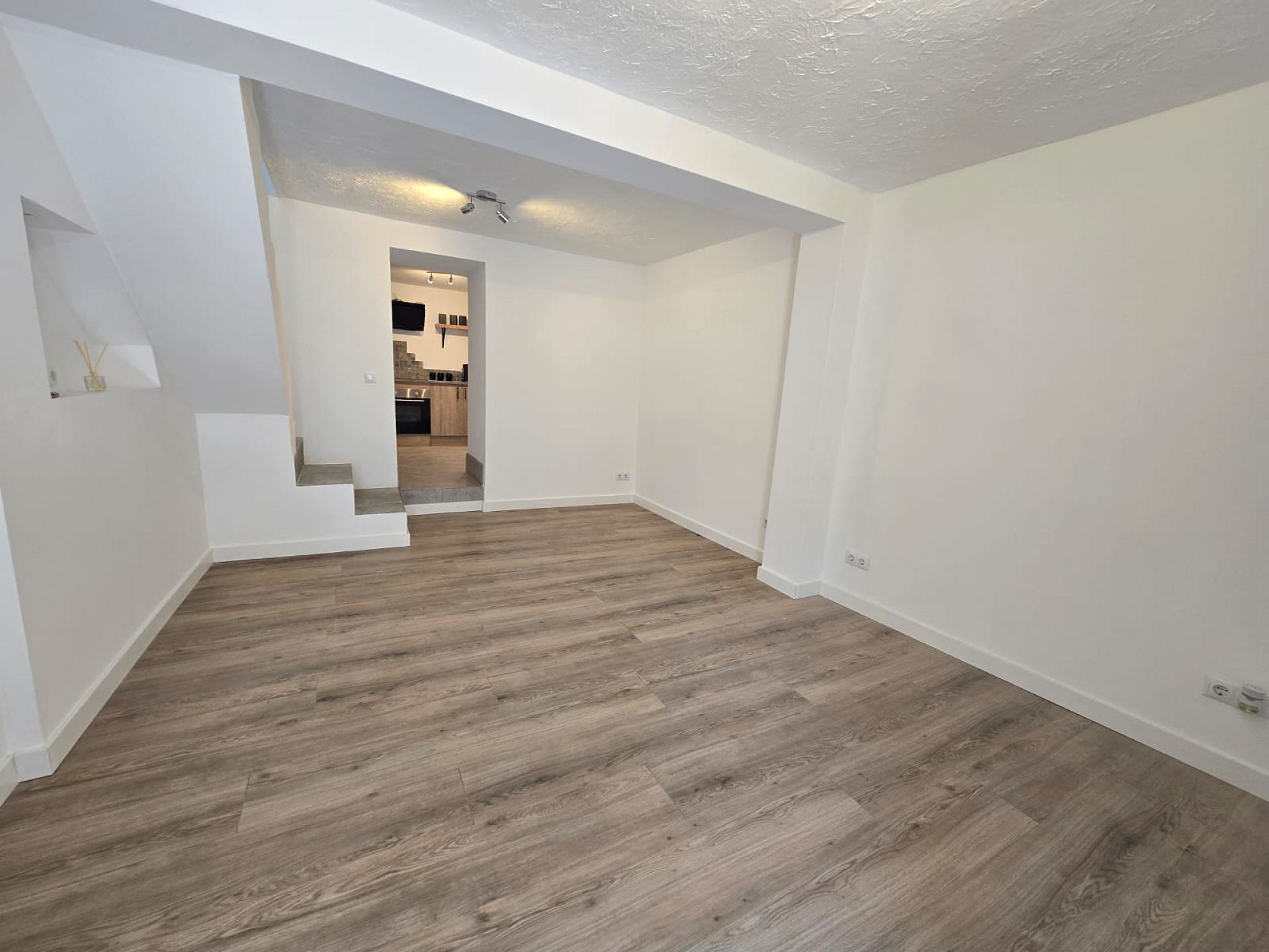 Resale - 3 Bedroom 2 Bathroom Townhouse in Sax -  - Alicante