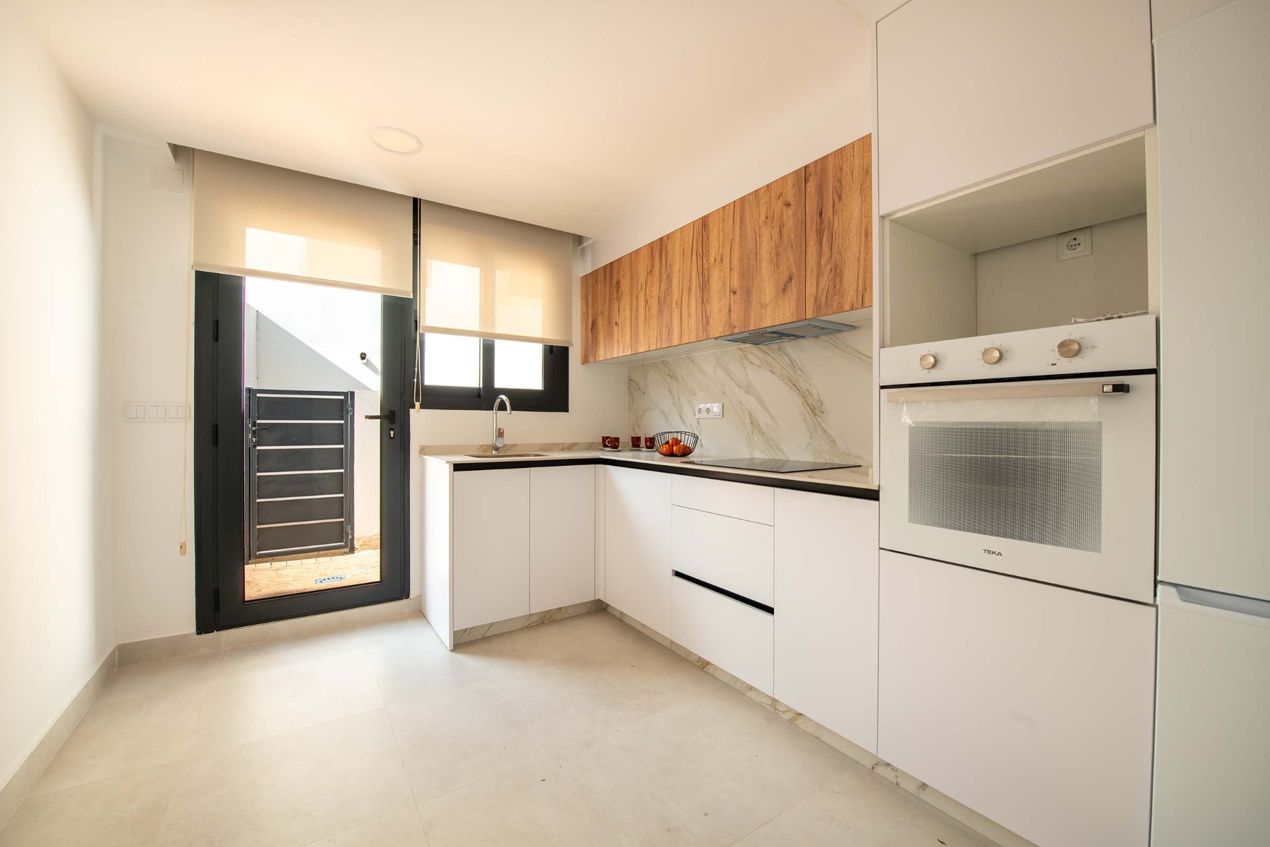 Resale - 3 Bedroom 2 Bathroom Villa in Cox -  - Alicante