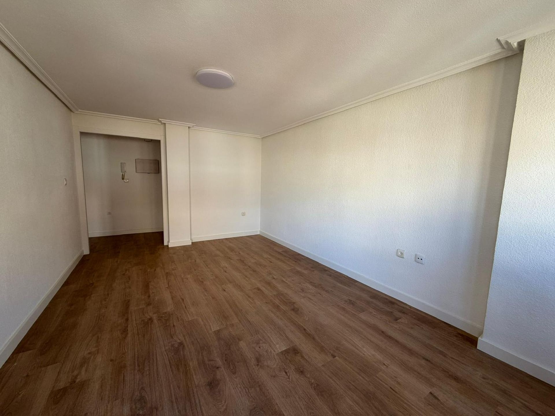 Resale - 4 Bedroom 2 Bathroom Apartment in Yecla -  - Murcia