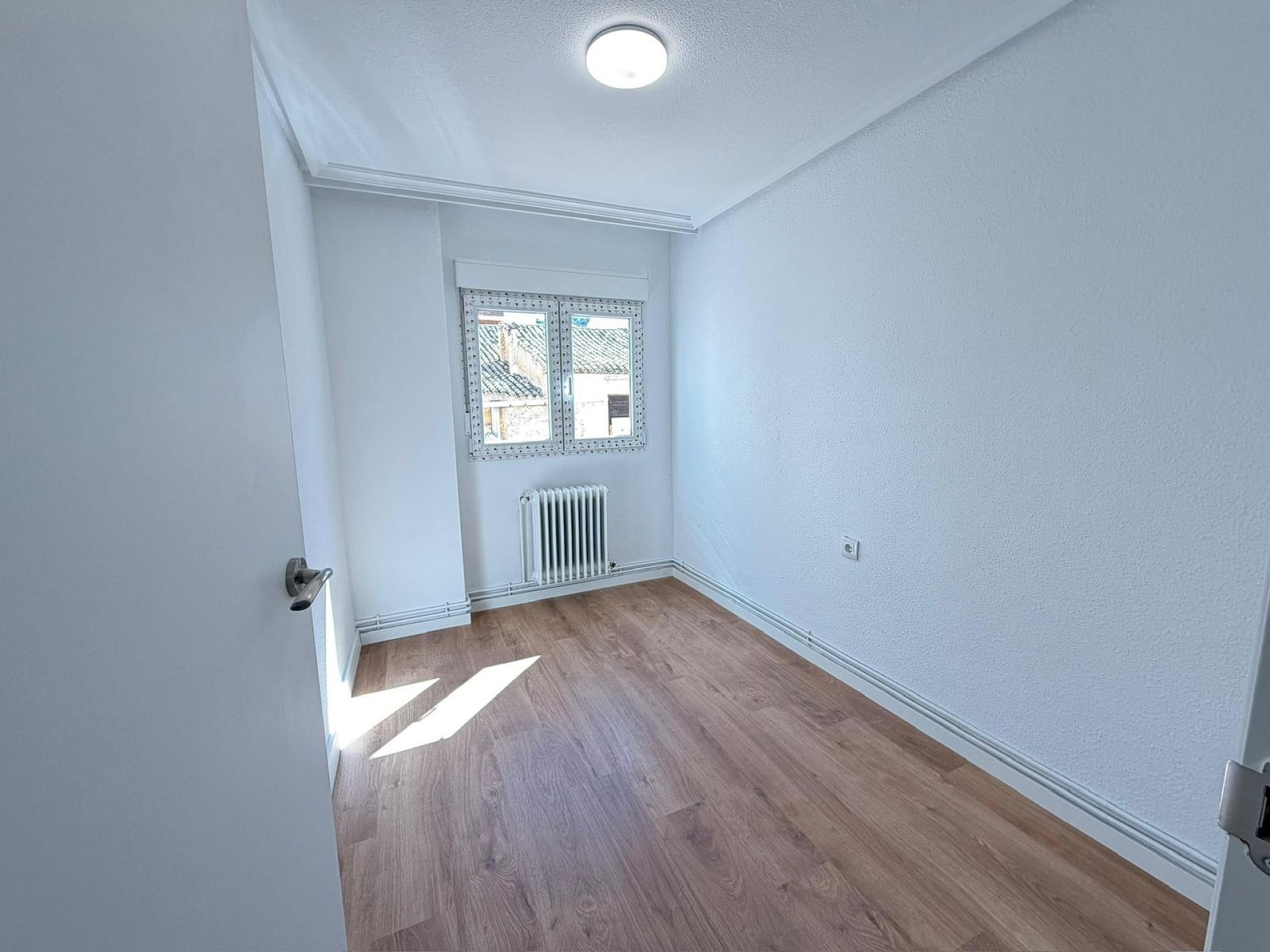 Resale - 4 Bedroom 2 Bathroom Apartment in Yecla -  - Murcia