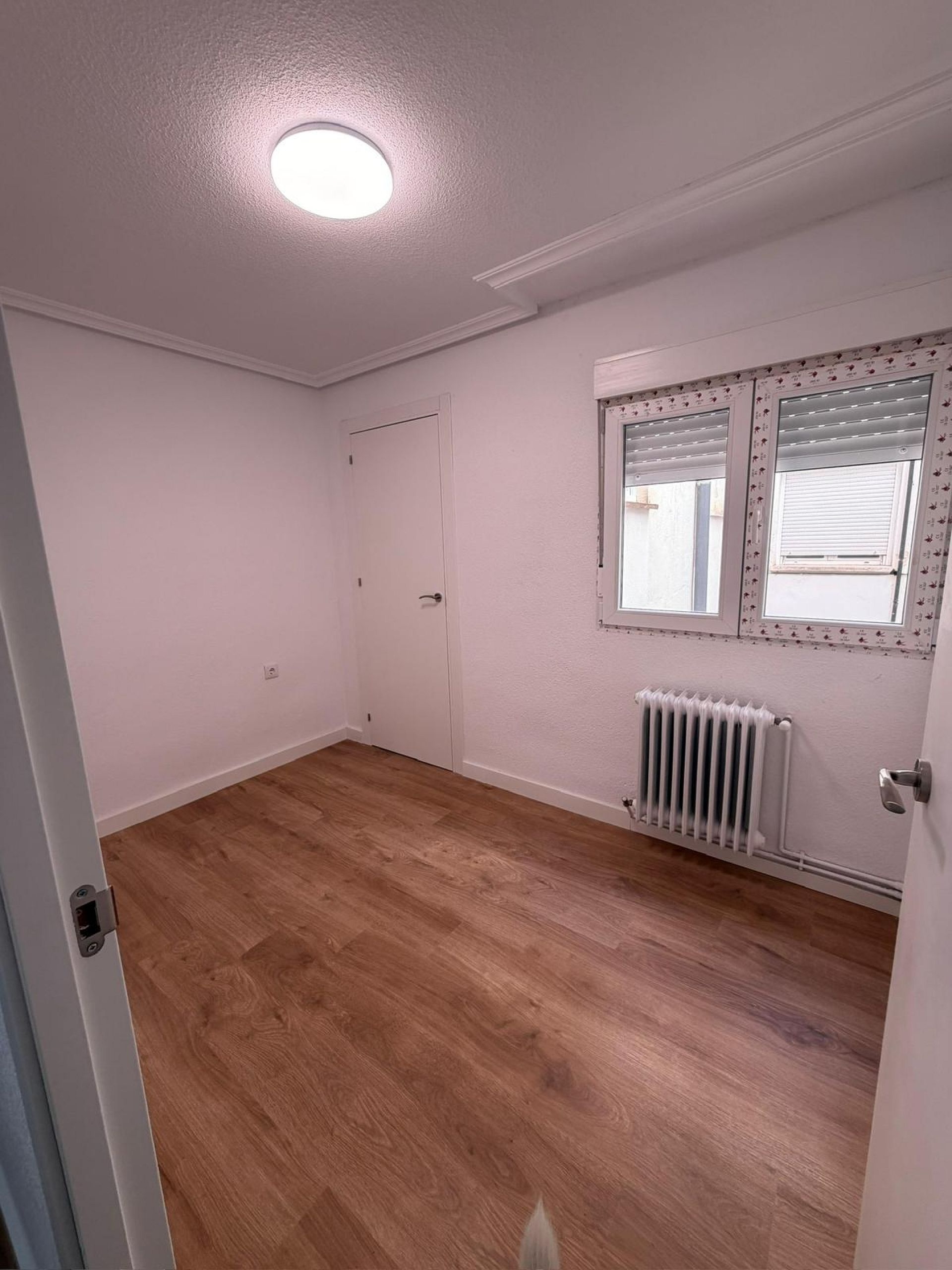 Resale - 4 Bedroom 2 Bathroom Apartment in Yecla -  - Murcia