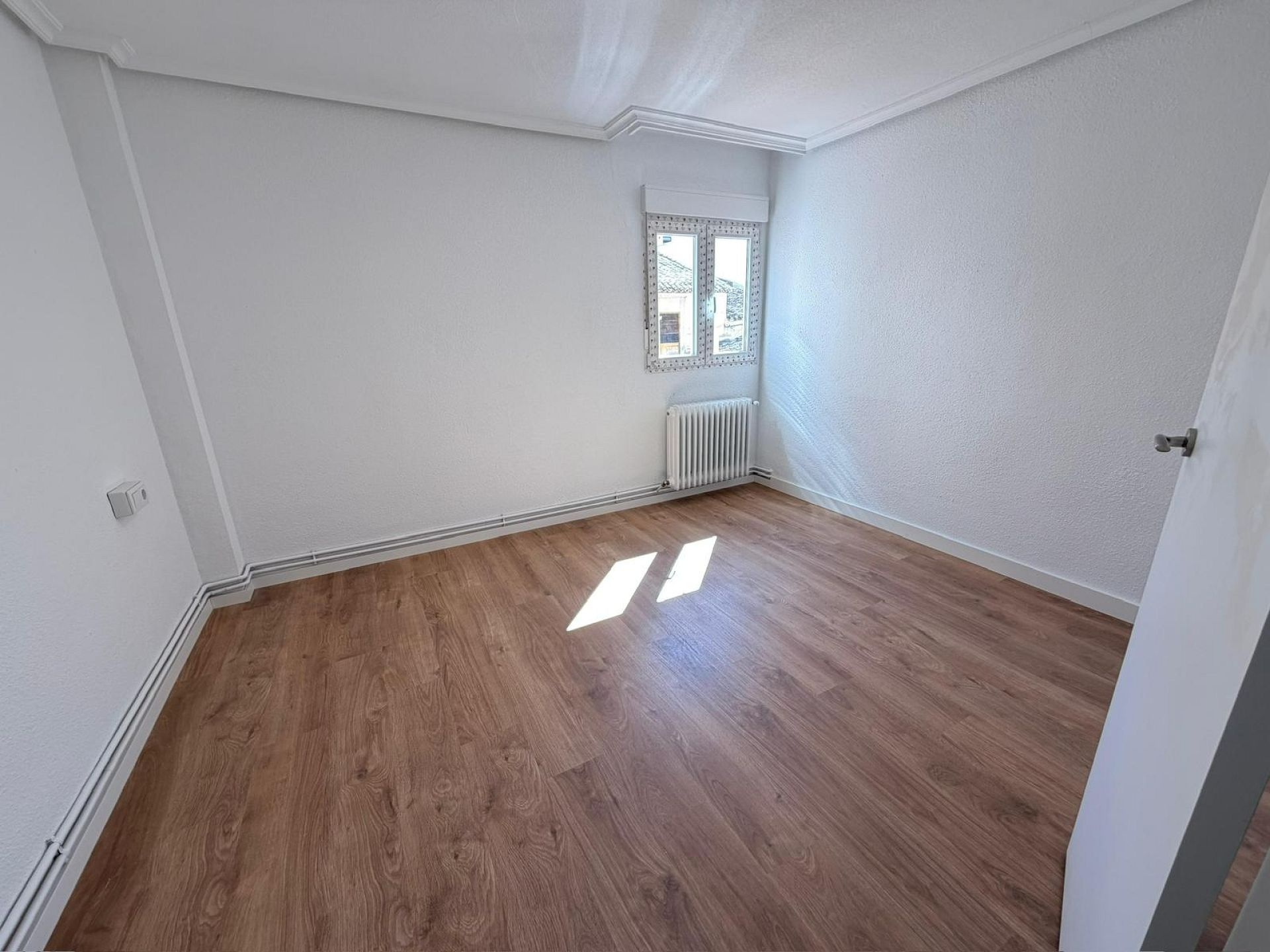 Resale - 4 Bedroom 2 Bathroom Apartment in Yecla -  - Murcia