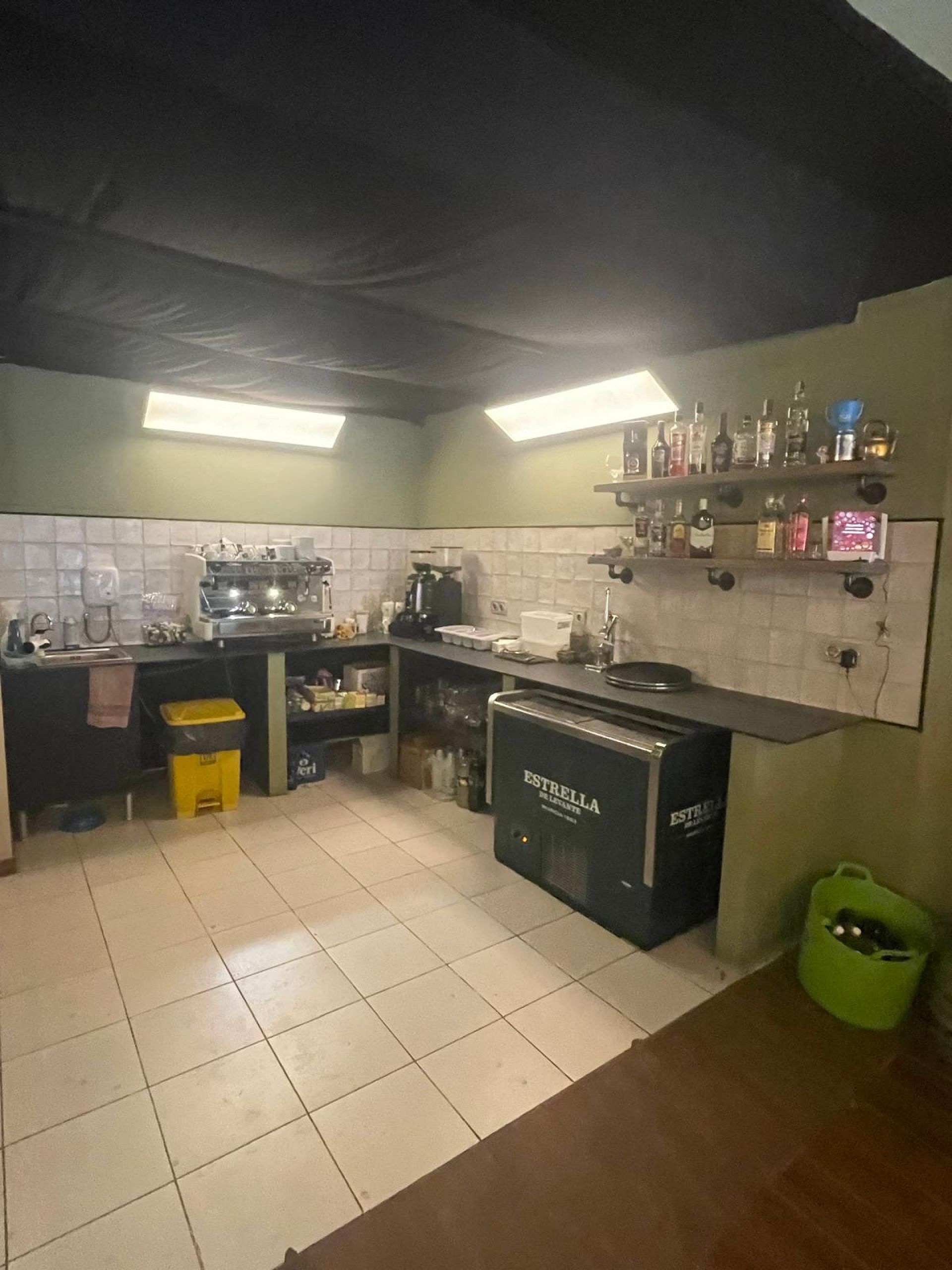 Resale - 3 Bedroom 5 Bathroom Commercial in Pinoso -  - Alicante
