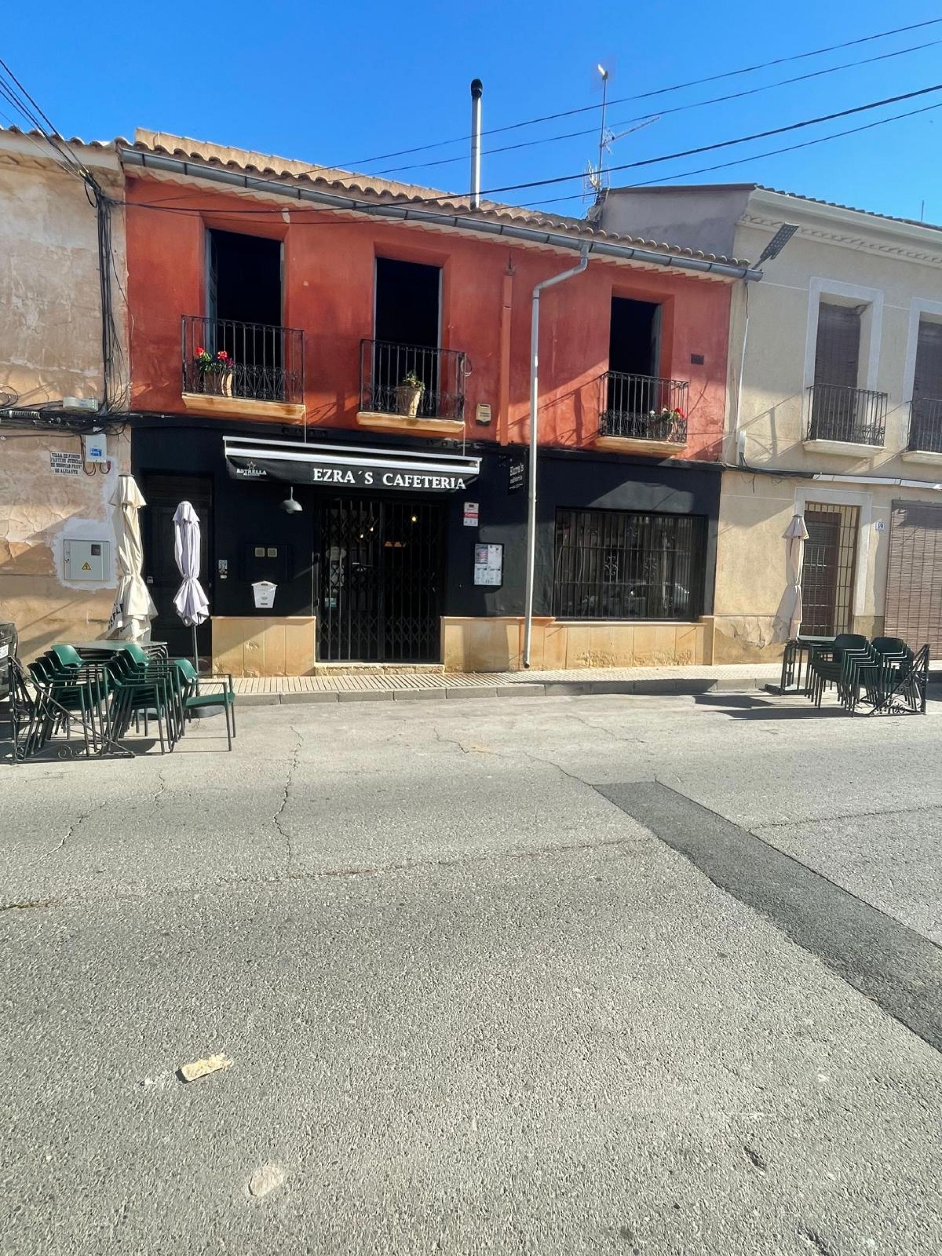 Resale - 3 Bedroom 5 Bathroom Commercial in Pinoso -  - Alicante