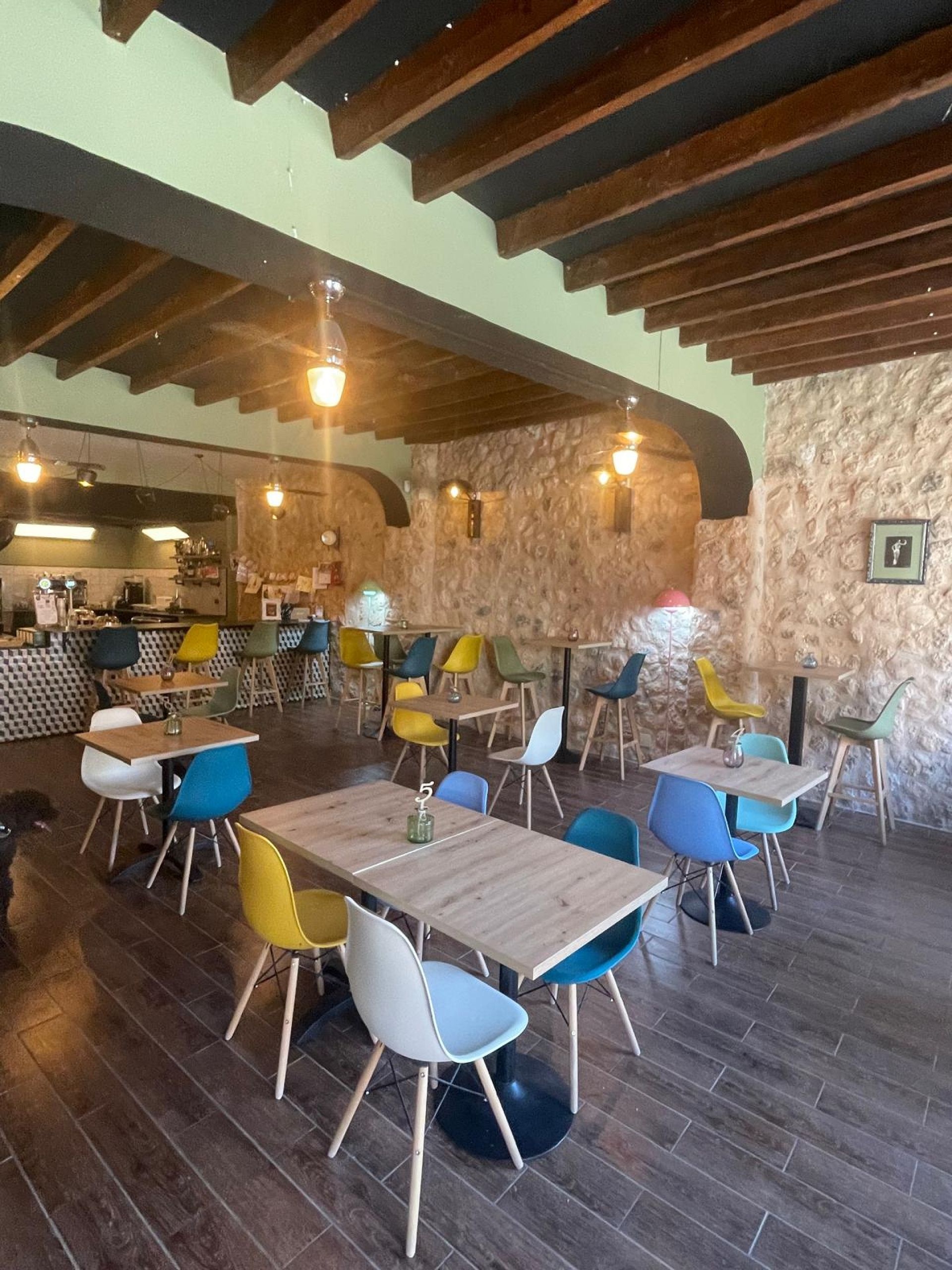 Resale - 3 Bedroom 5 Bathroom Commercial in Pinoso -  - Alicante