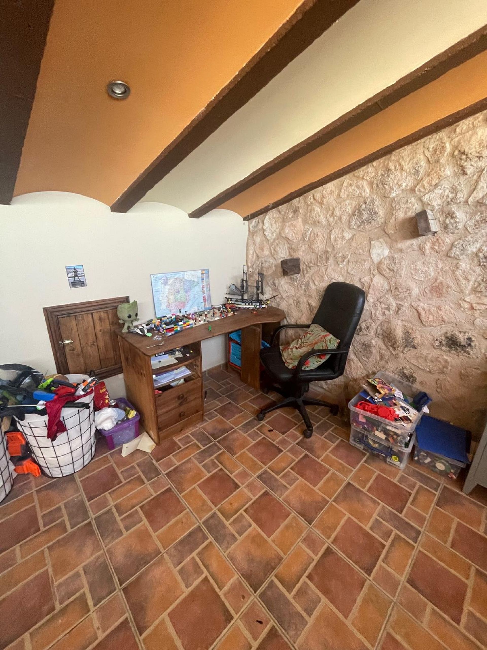 Resale - 3 Bedroom 5 Bathroom Commercial in Pinoso -  - Alicante