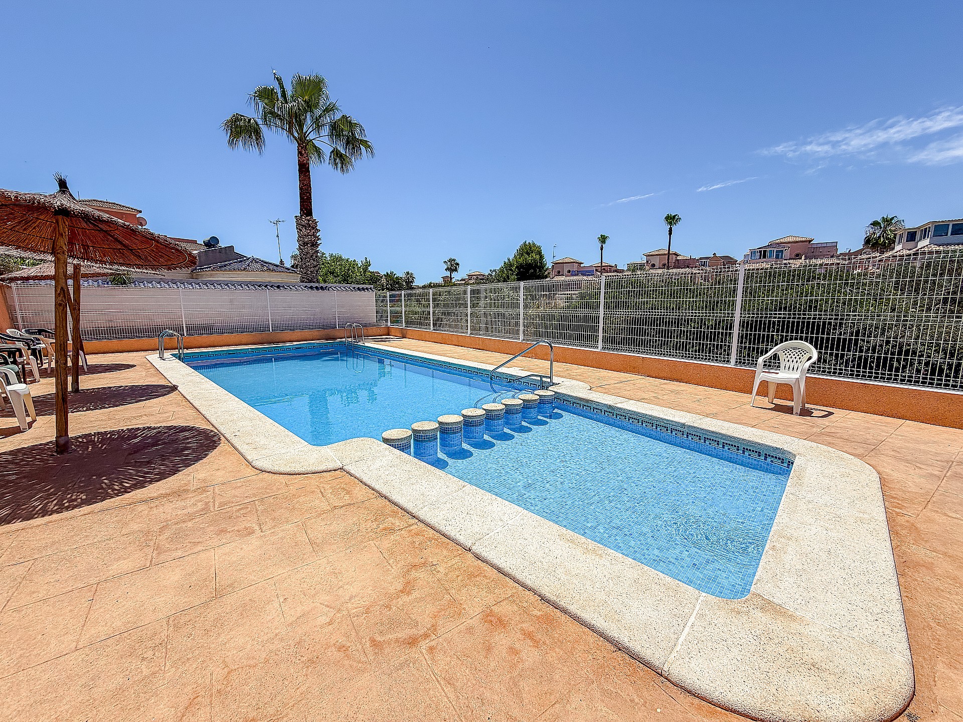Resale - 3 Bedroom 3 Bathroom Semi-detached in Orihuela -  - Alicante