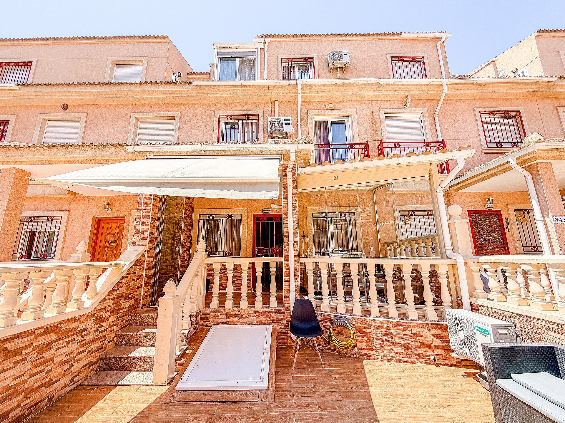 Resale - 3 Bedroom 3 Bathroom Semi-detached in Orihuela -  - Alicante