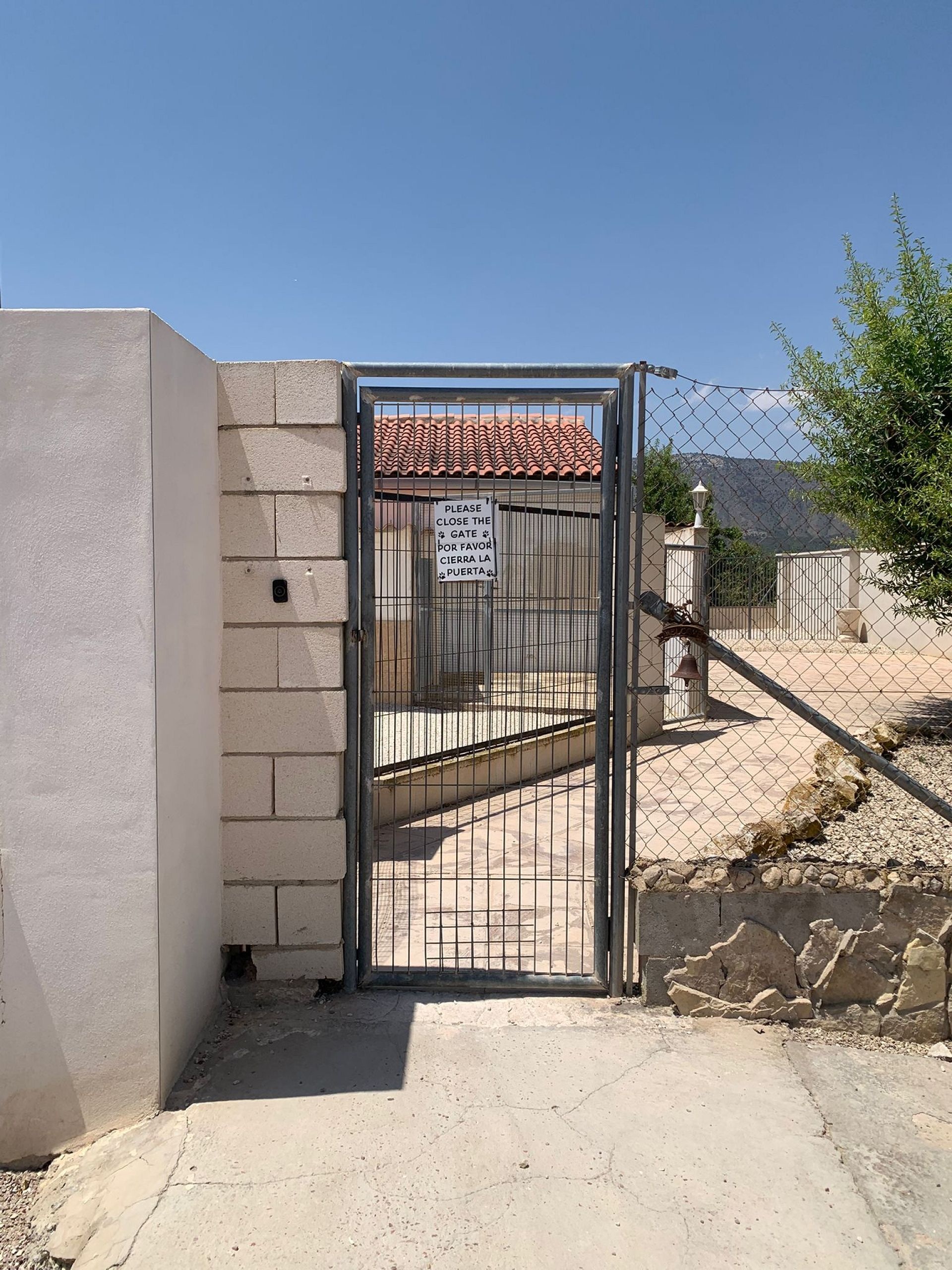 Resale - 4 Bedroom 4 Bathroom Commercial in Salinas -  - Alicante