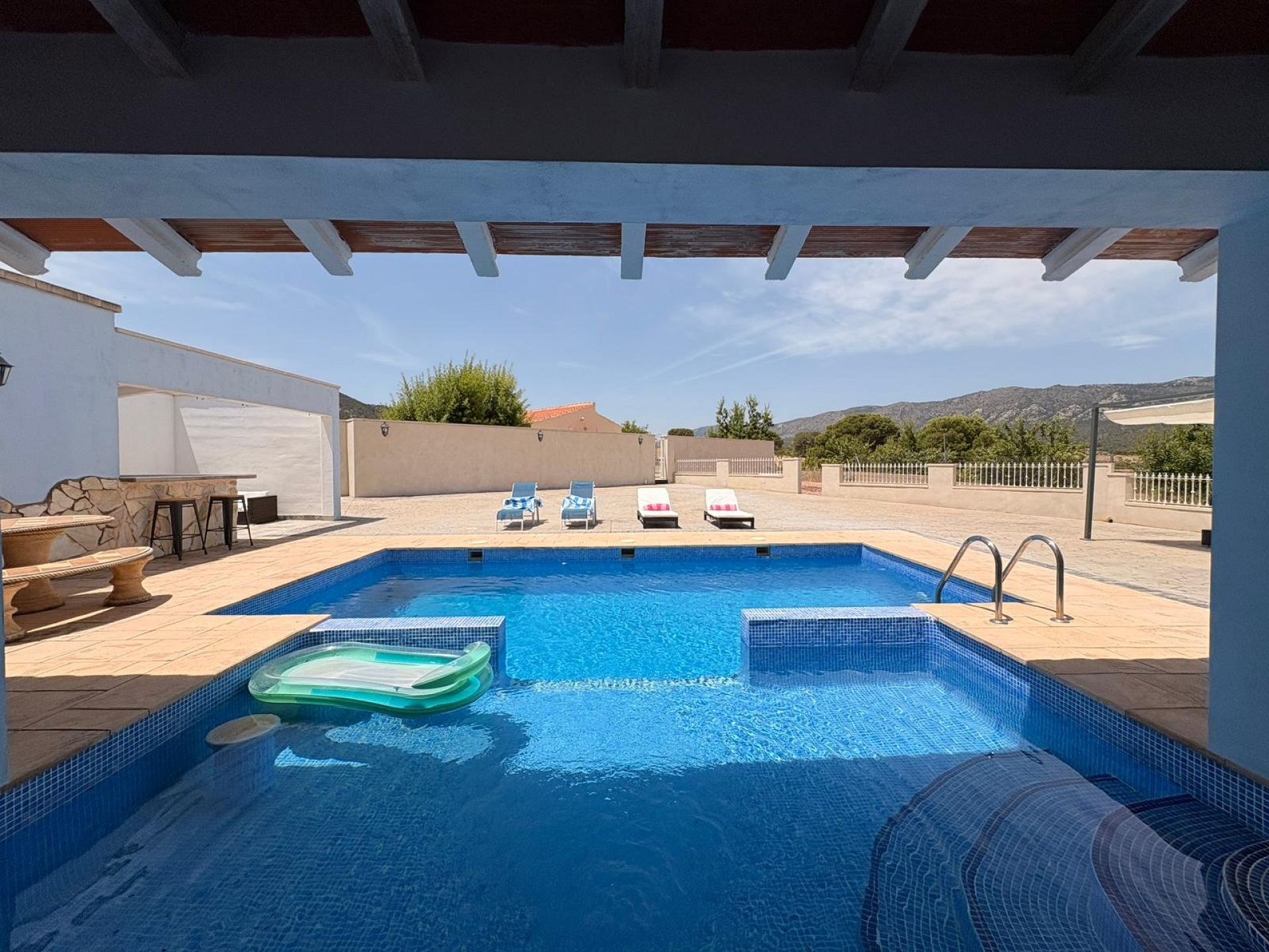 Resale - 4 Bedroom 4 Bathroom Commercial in Salinas -  - Alicante