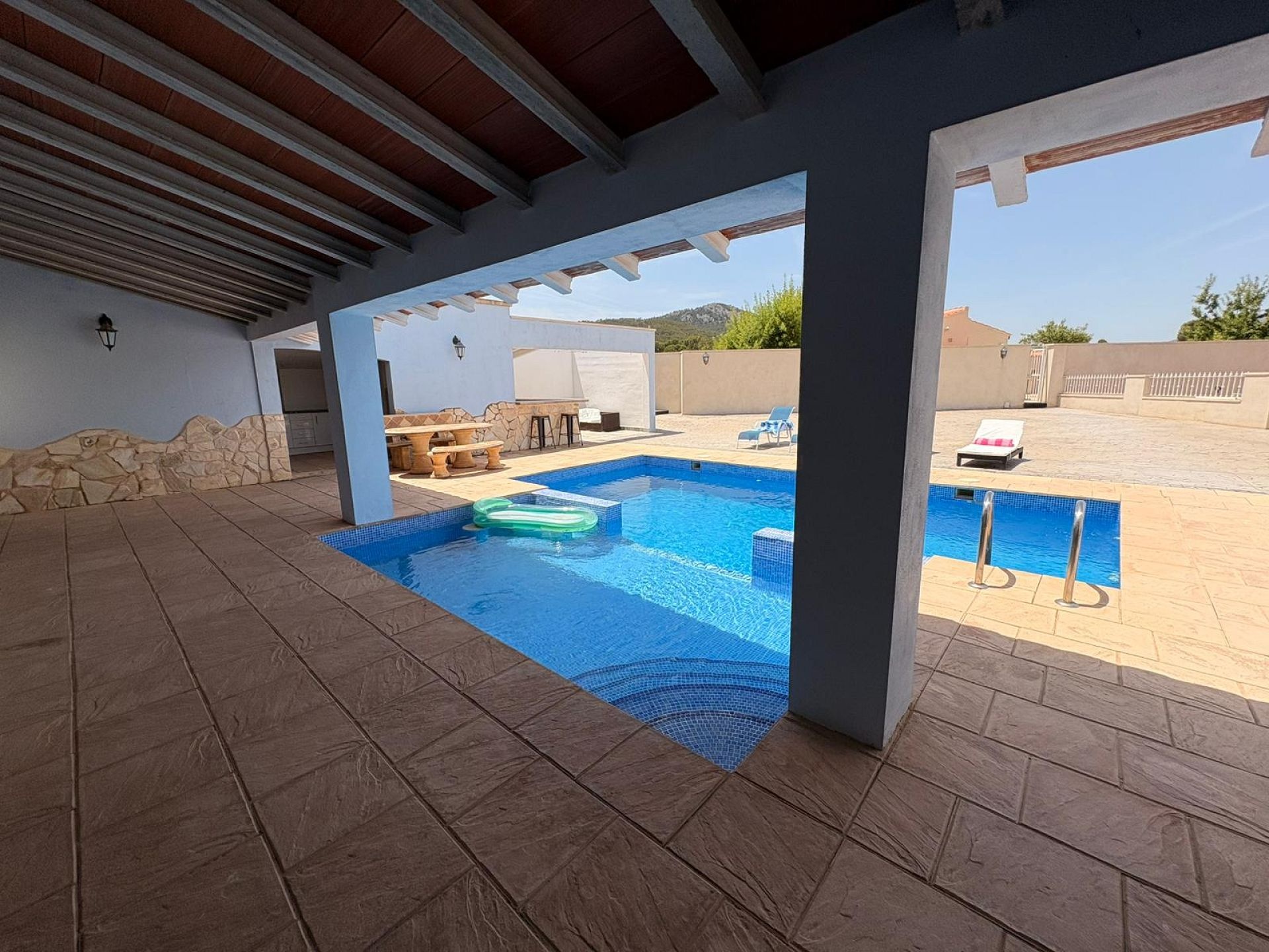 Resale - 4 Bedroom 4 Bathroom Commercial in Salinas -  - Alicante