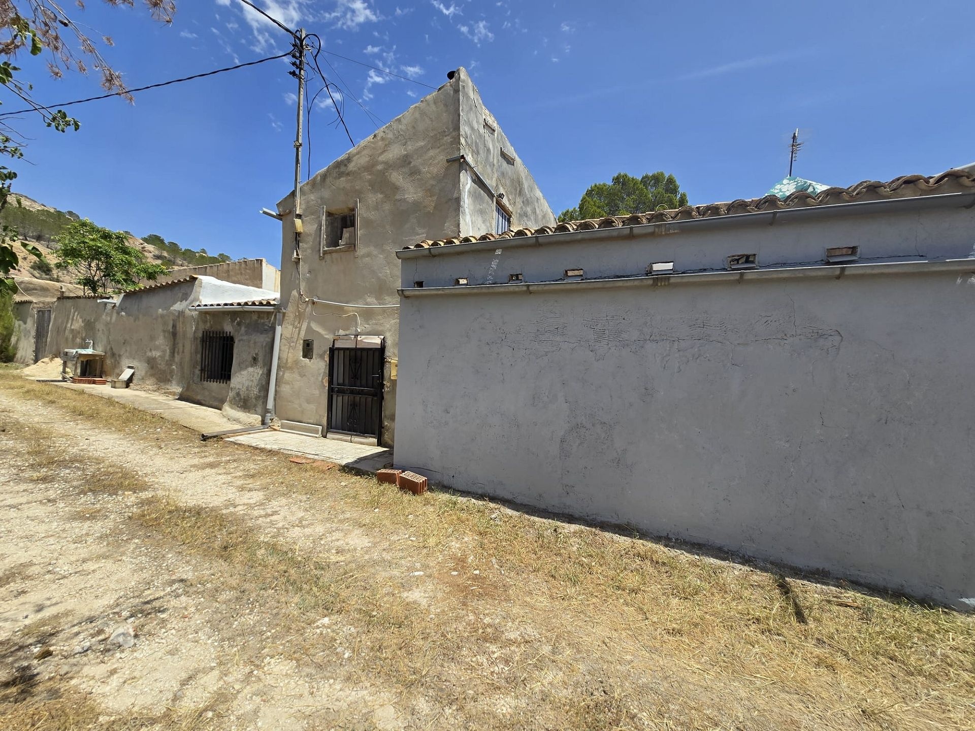 Resale - 2 Bedroom 2 Bathroom Country house in Pinoso -  - Alicante