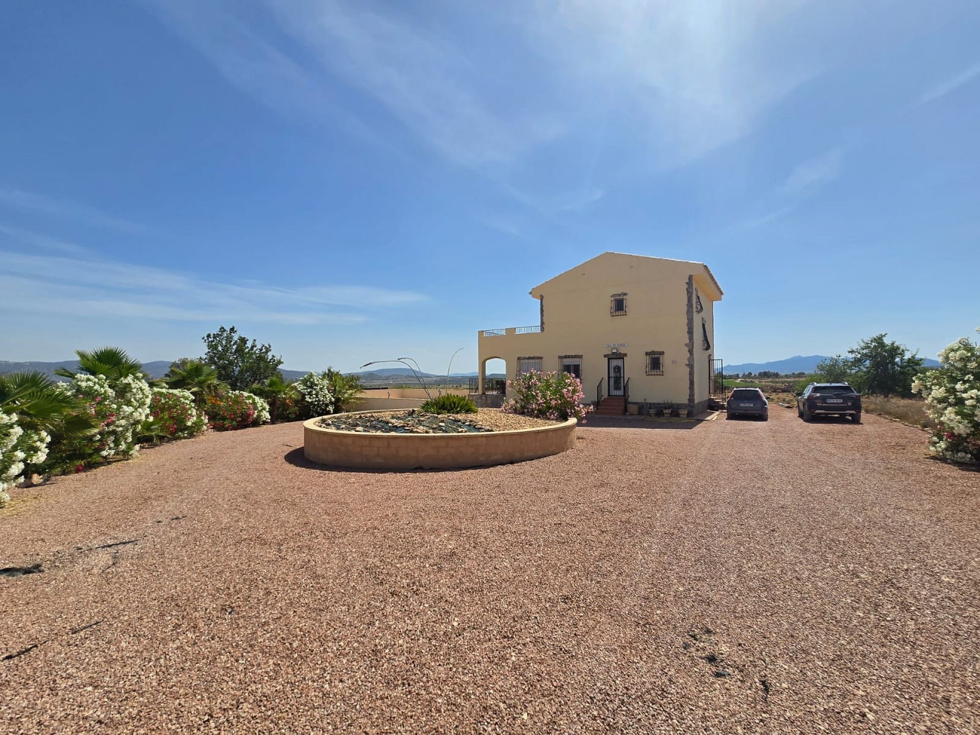 Resale - 4 Bedroom 3 Bathroom Villa in Monóvar -  - Alicante